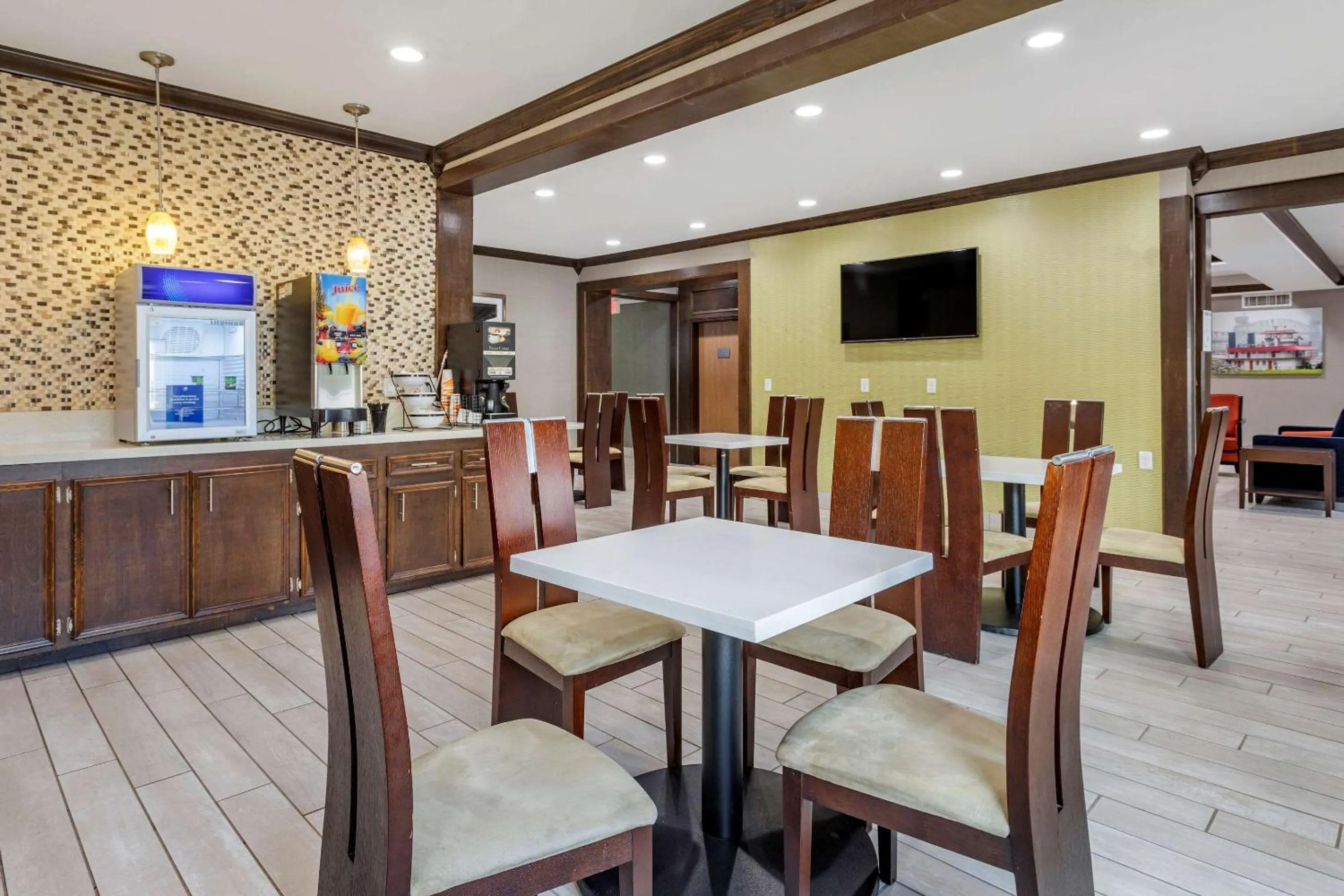 Restaurant/places to eat in Comfort Inn & Suites North Little Rock JFK Blvd