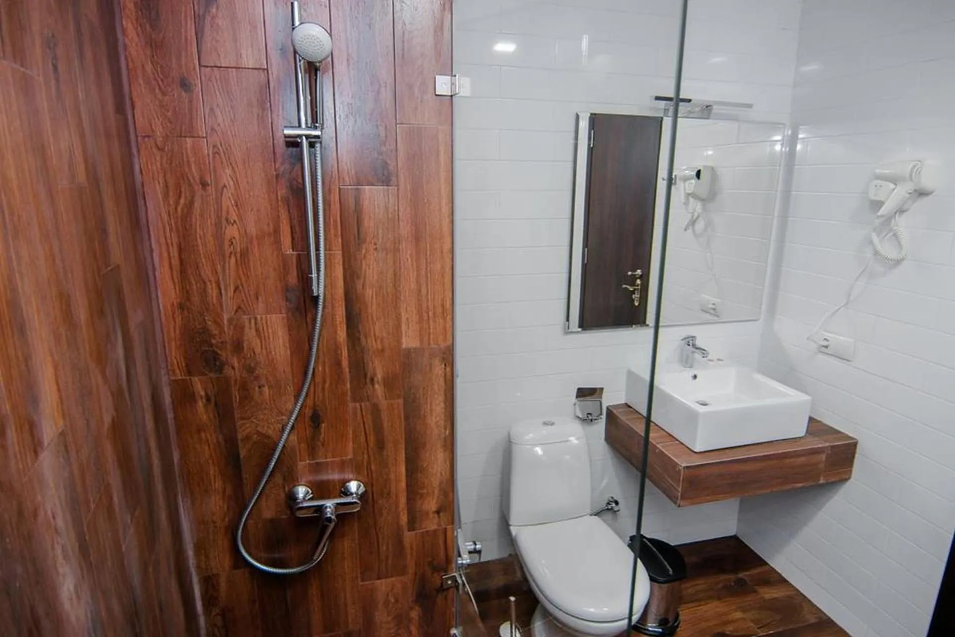 Bathroom in Hotel Tela & Mareli Winery