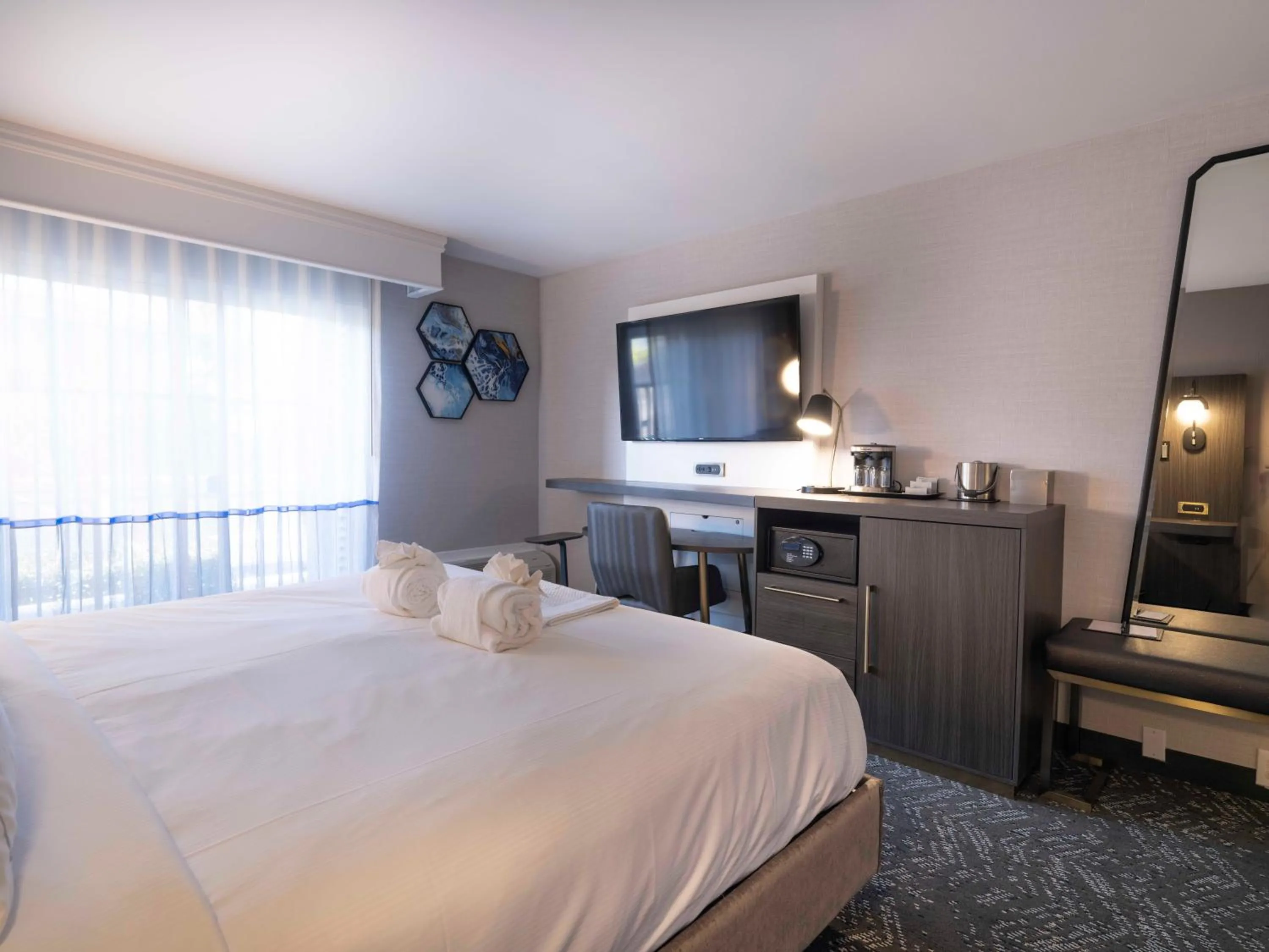 TV and multimedia, Bed in DoubleTree by Hilton Livermore, CA