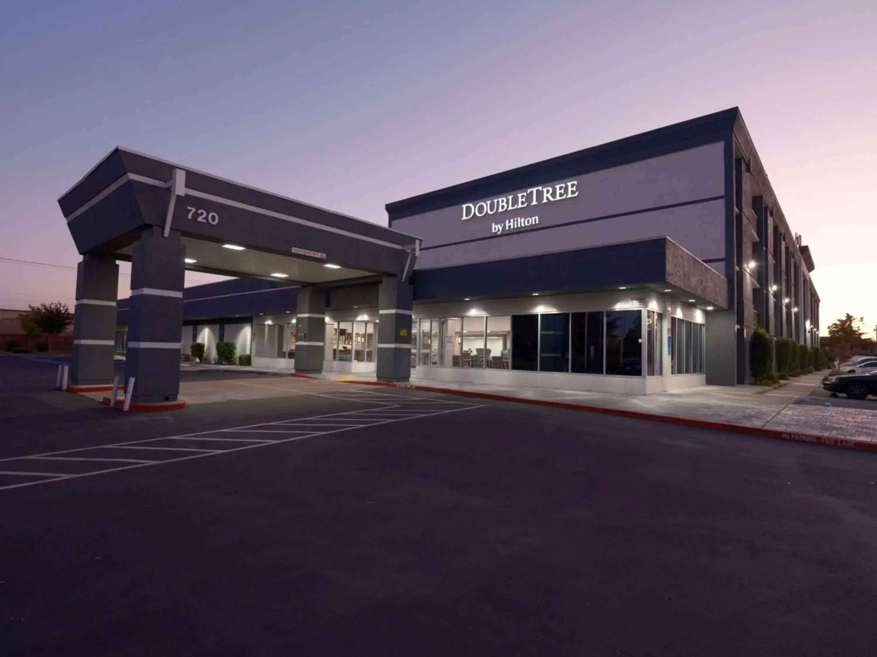 Property building in DoubleTree by Hilton Livermore, CA Property building in DoubleTree by Hilton Livermore, CA