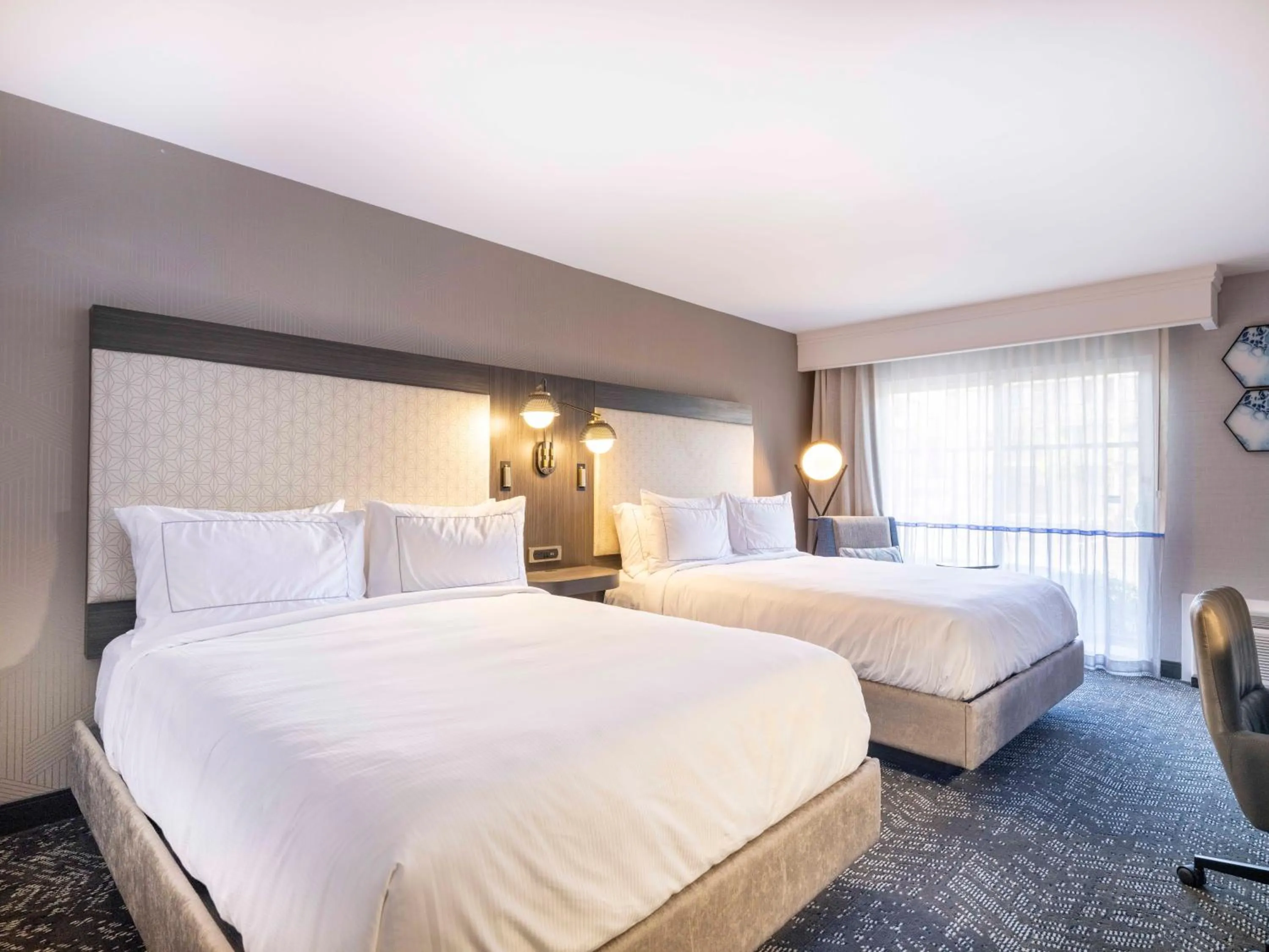 Bedroom, Bed in DoubleTree by Hilton Livermore, CA