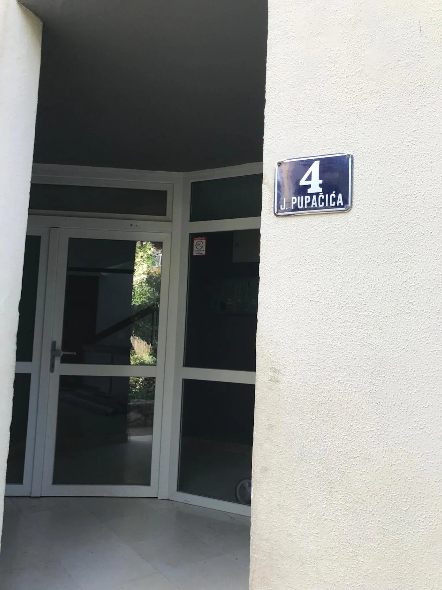 Facade/entrance in Moderna Lapad