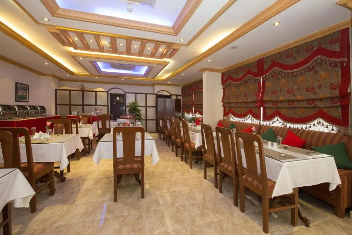 Restaurant/places to eat in Samara Hotel Restaurant/places to eat in Samara Hotel