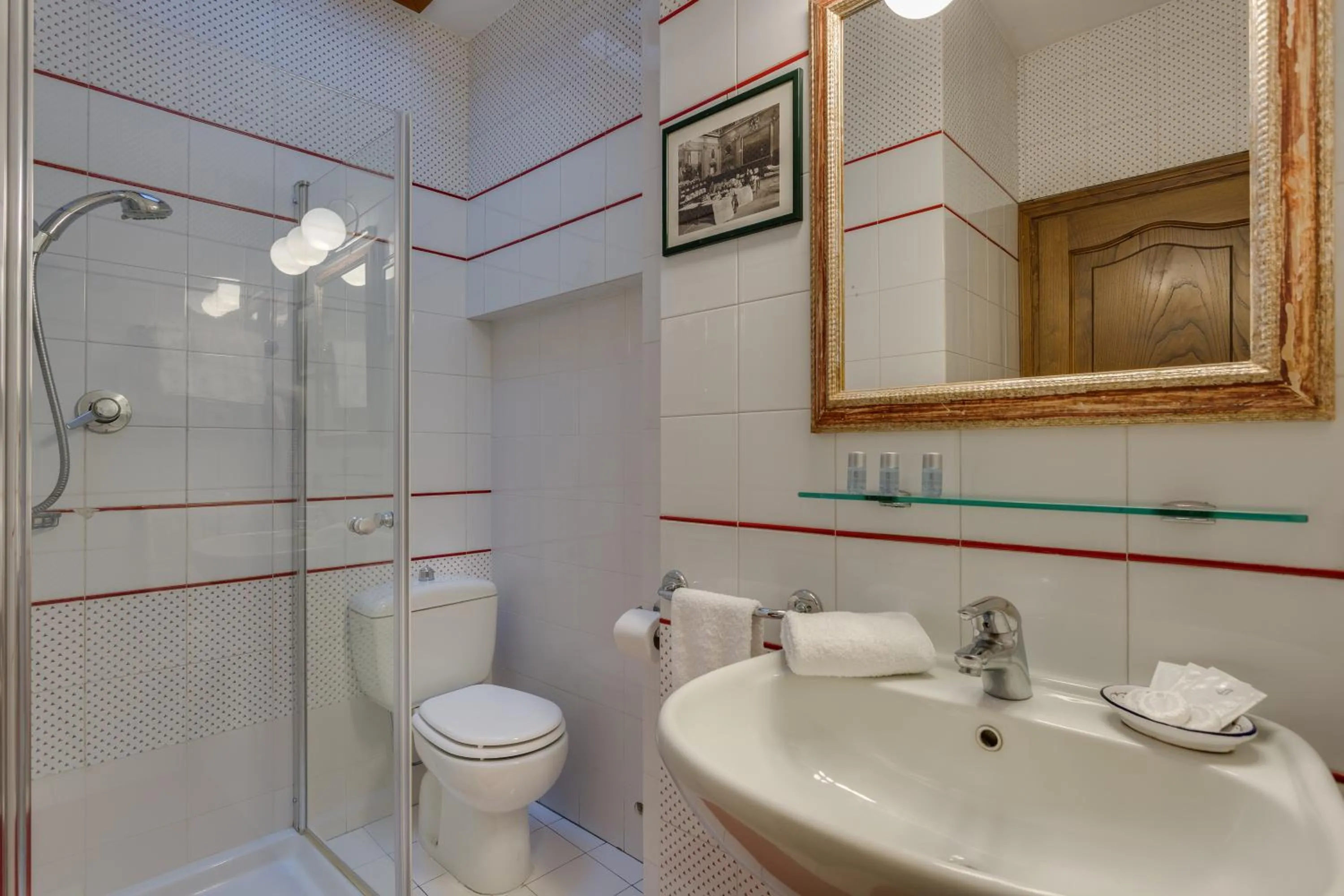 Bathroom in Locanda Dei Guelfi