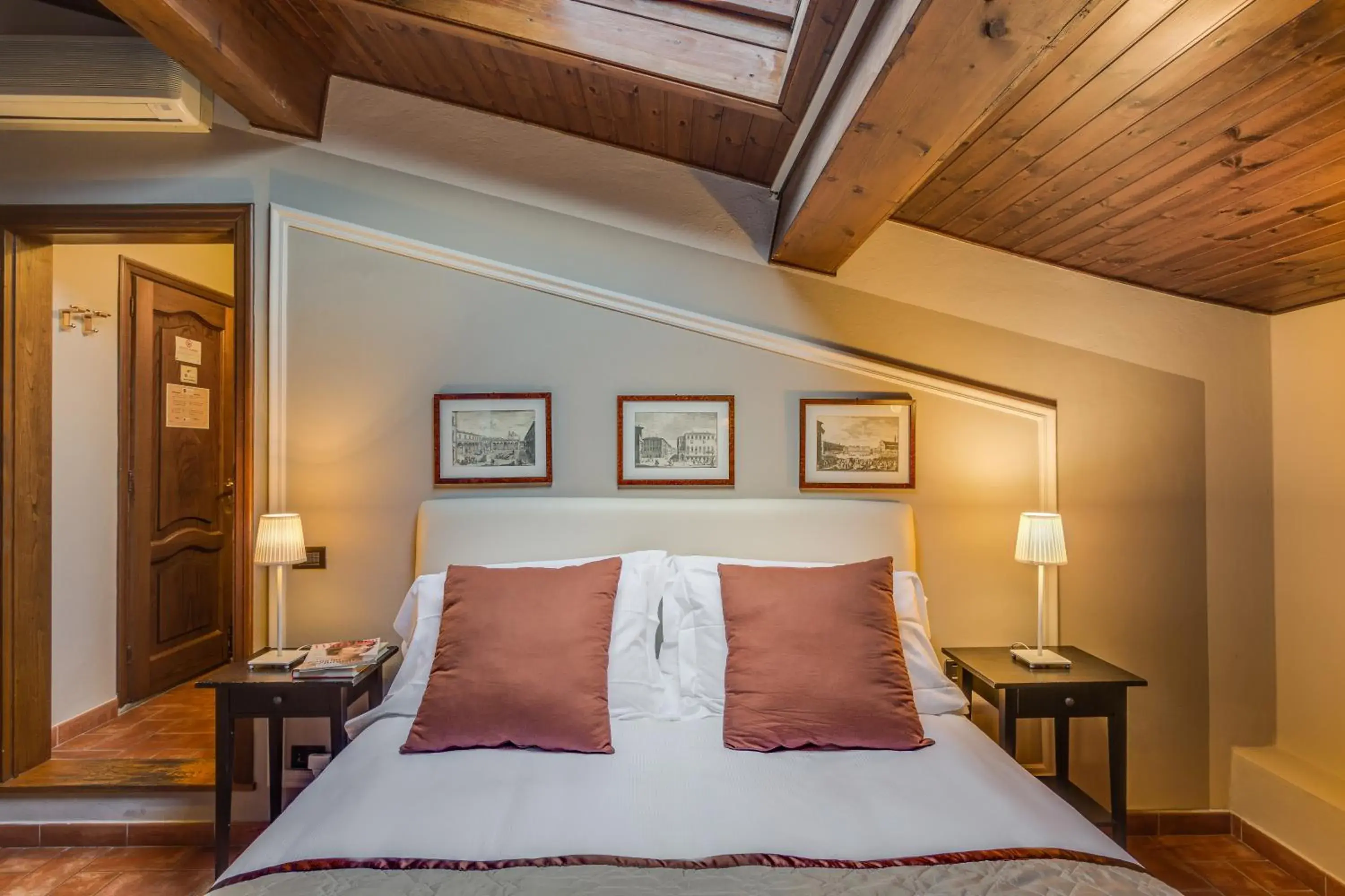 Standard Double or Twin Room in Locanda Dei Guelfi Standard Double or Twin Room in Locanda Dei Guelfi
