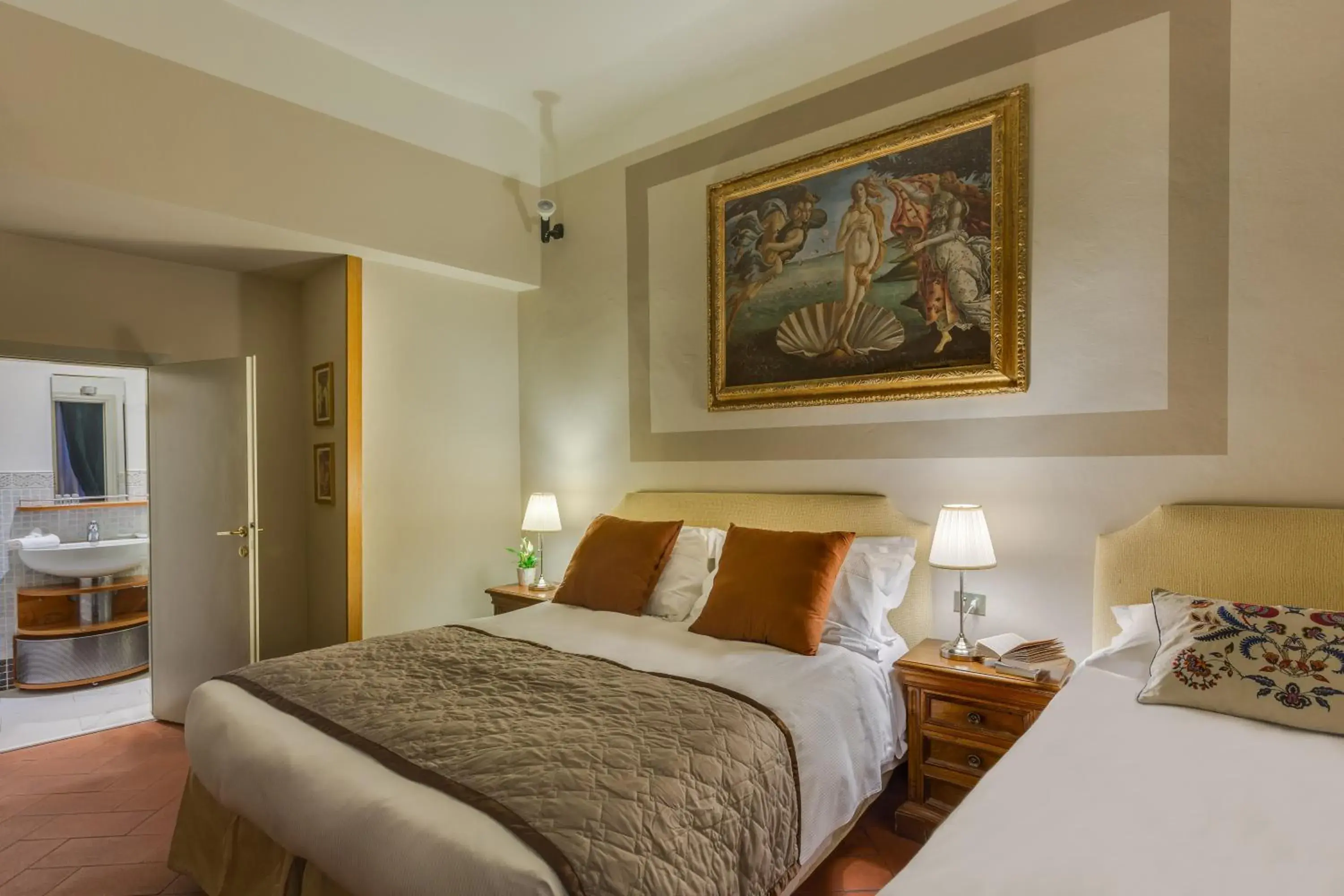 Superior Triple Room in Locanda Dei Guelfi Superior Triple Room in Locanda Dei Guelfi