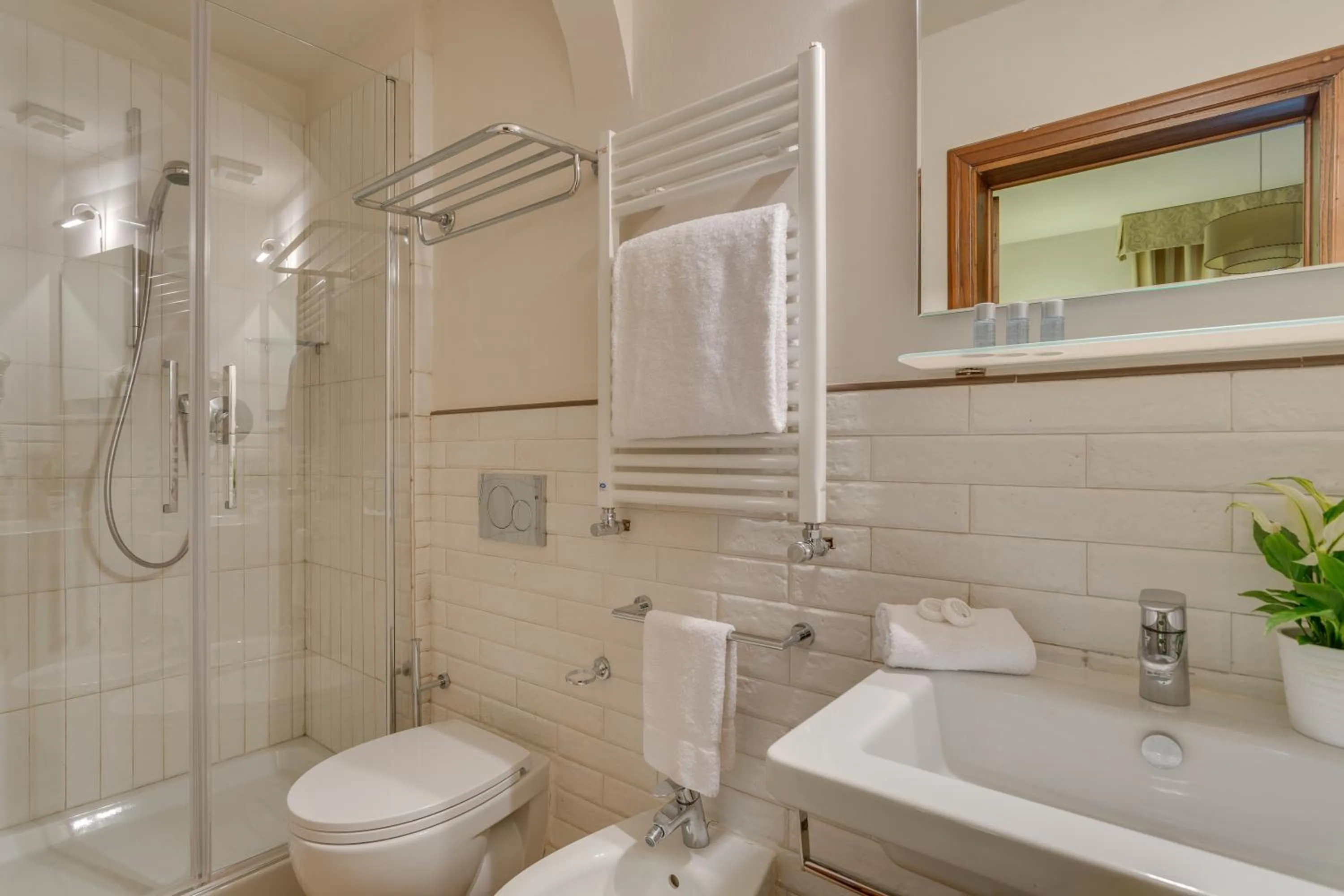 Bathroom in Locanda Dei Guelfi