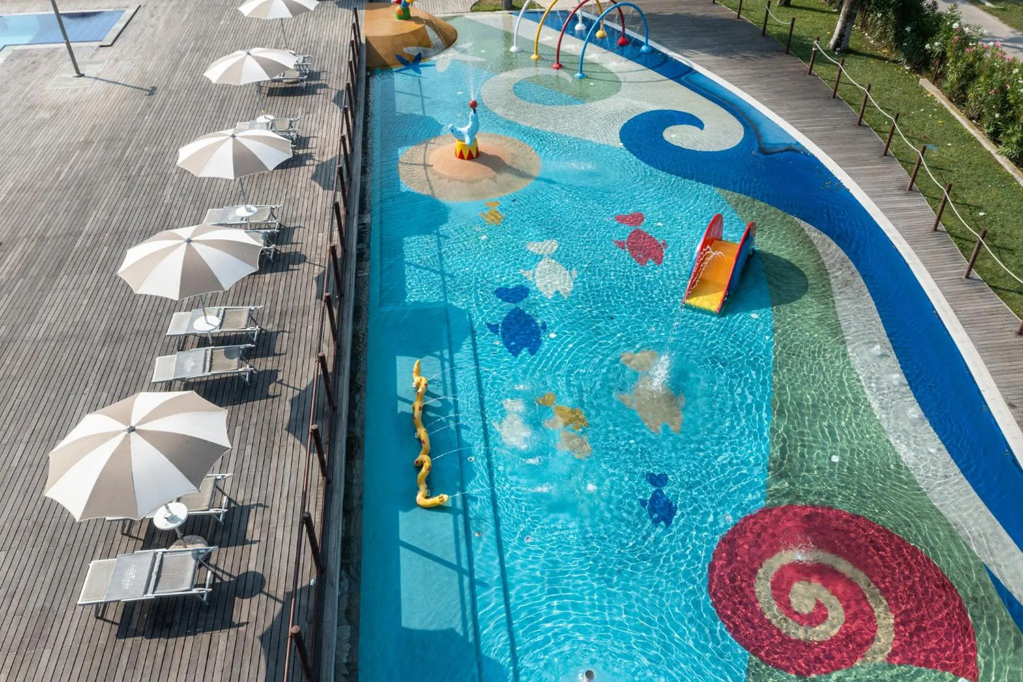 Pool view in Club del Sole Spina Family Collection