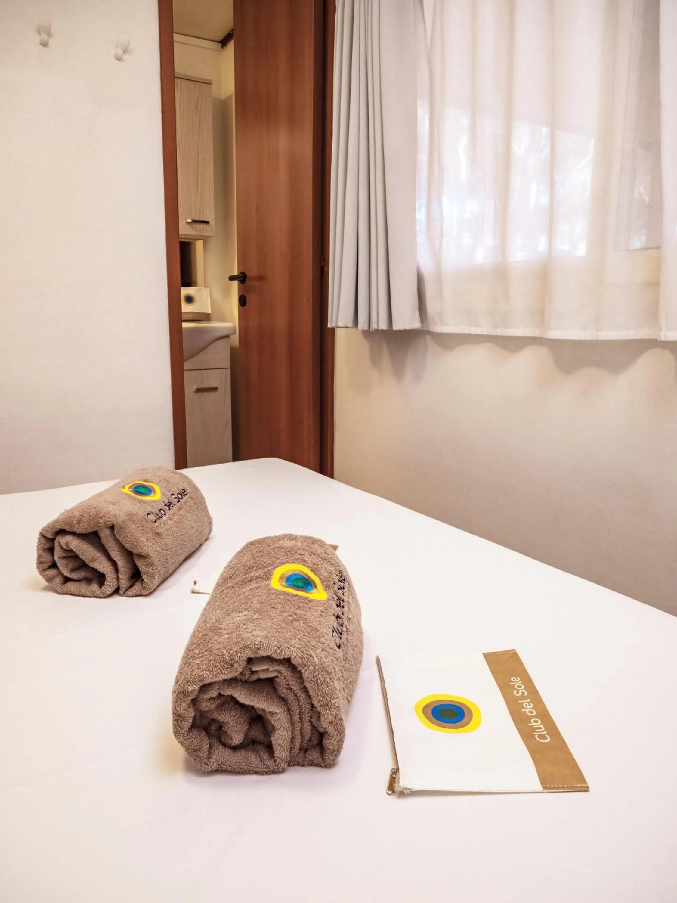 Bedroom, Bed in Club del Sole Spina Family Collection