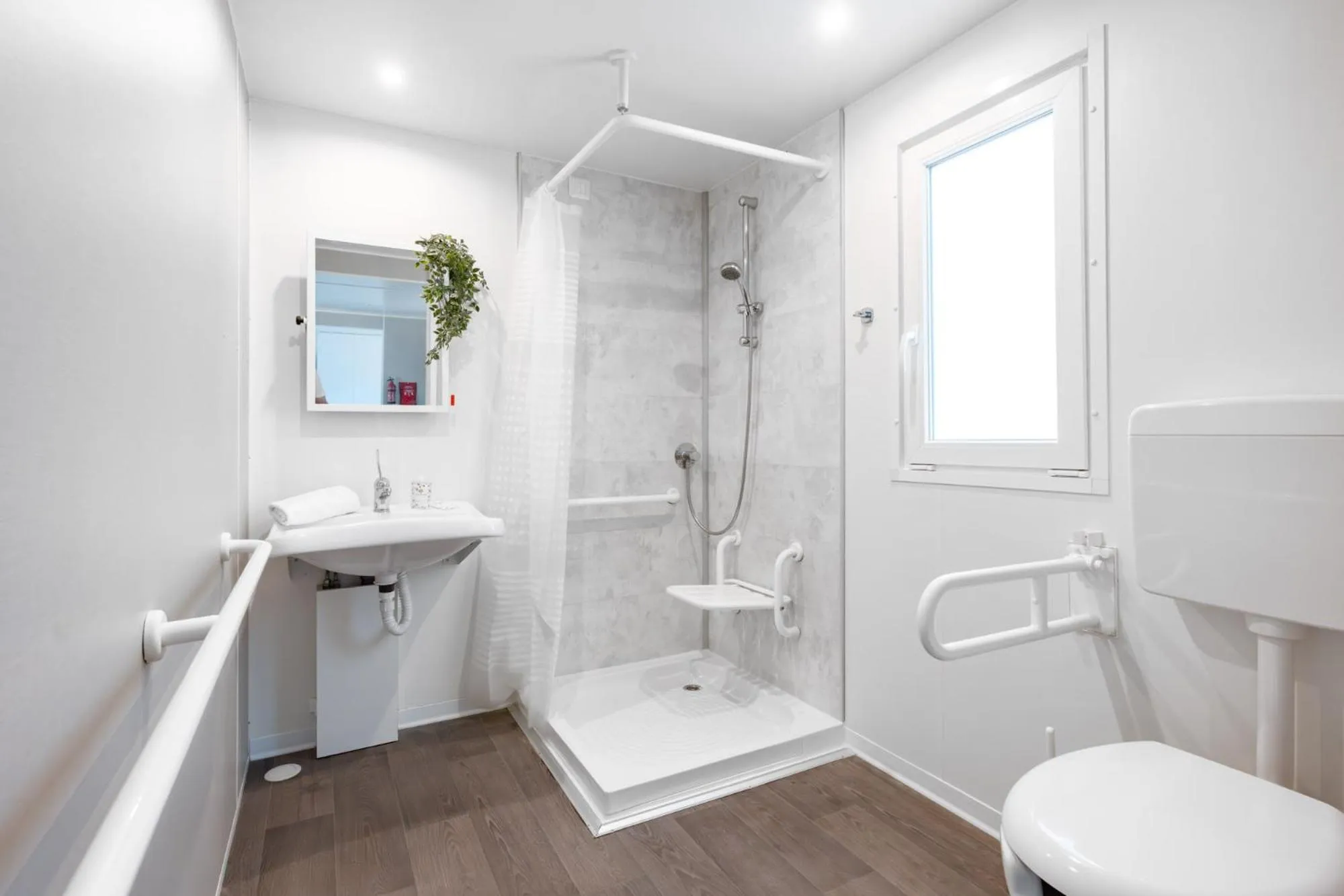 Shower in Club del Sole Spina Family Collection