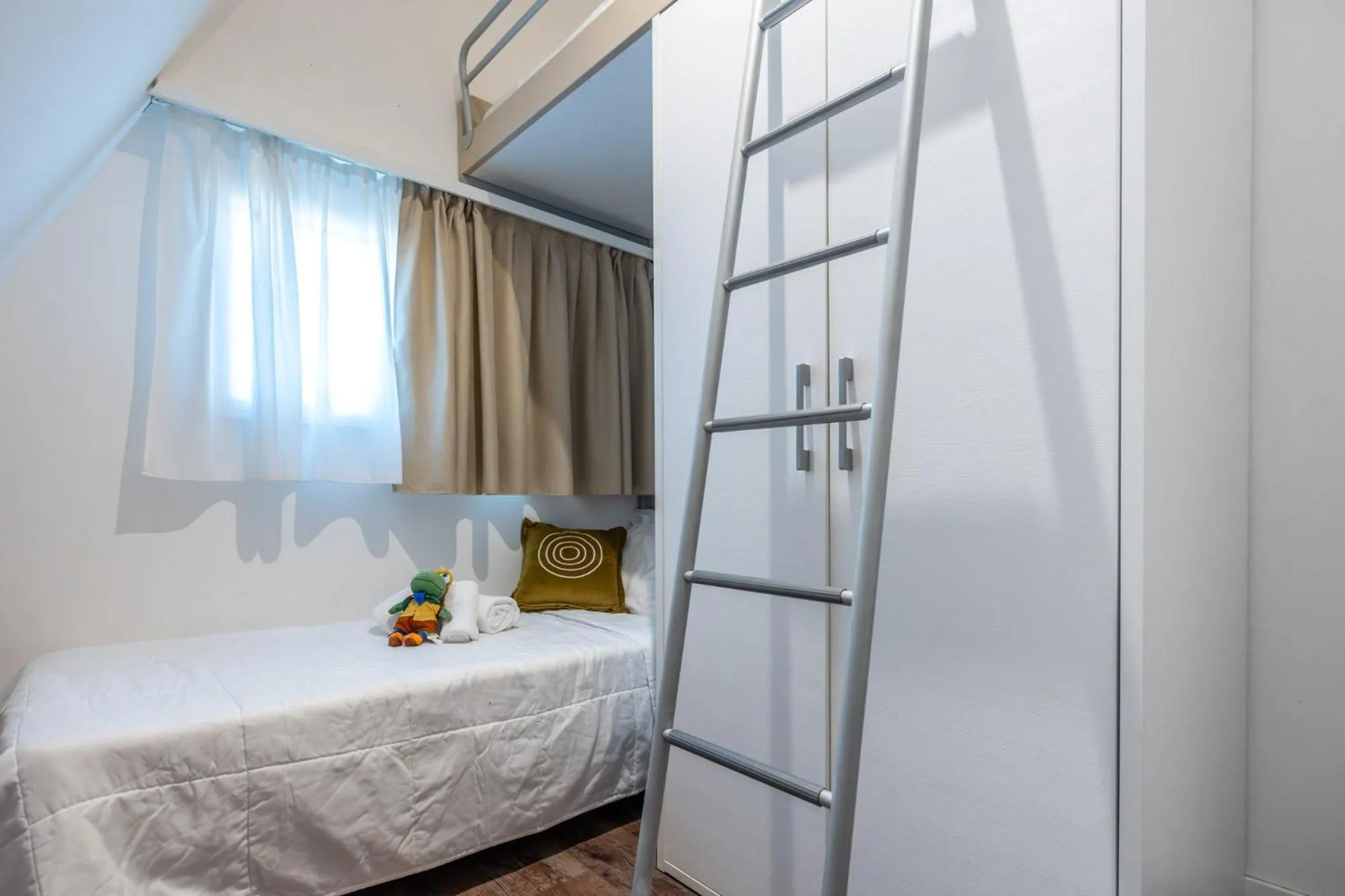 Bedroom, Bed in Club del Sole Spina Family Collection