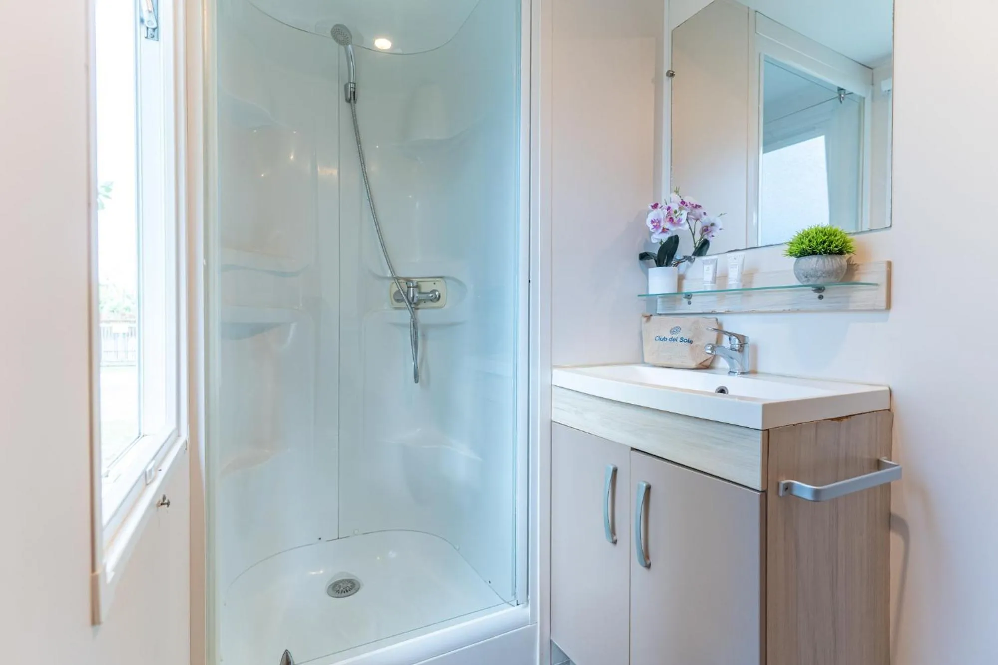 Shower in Club del Sole Spina Family Collection