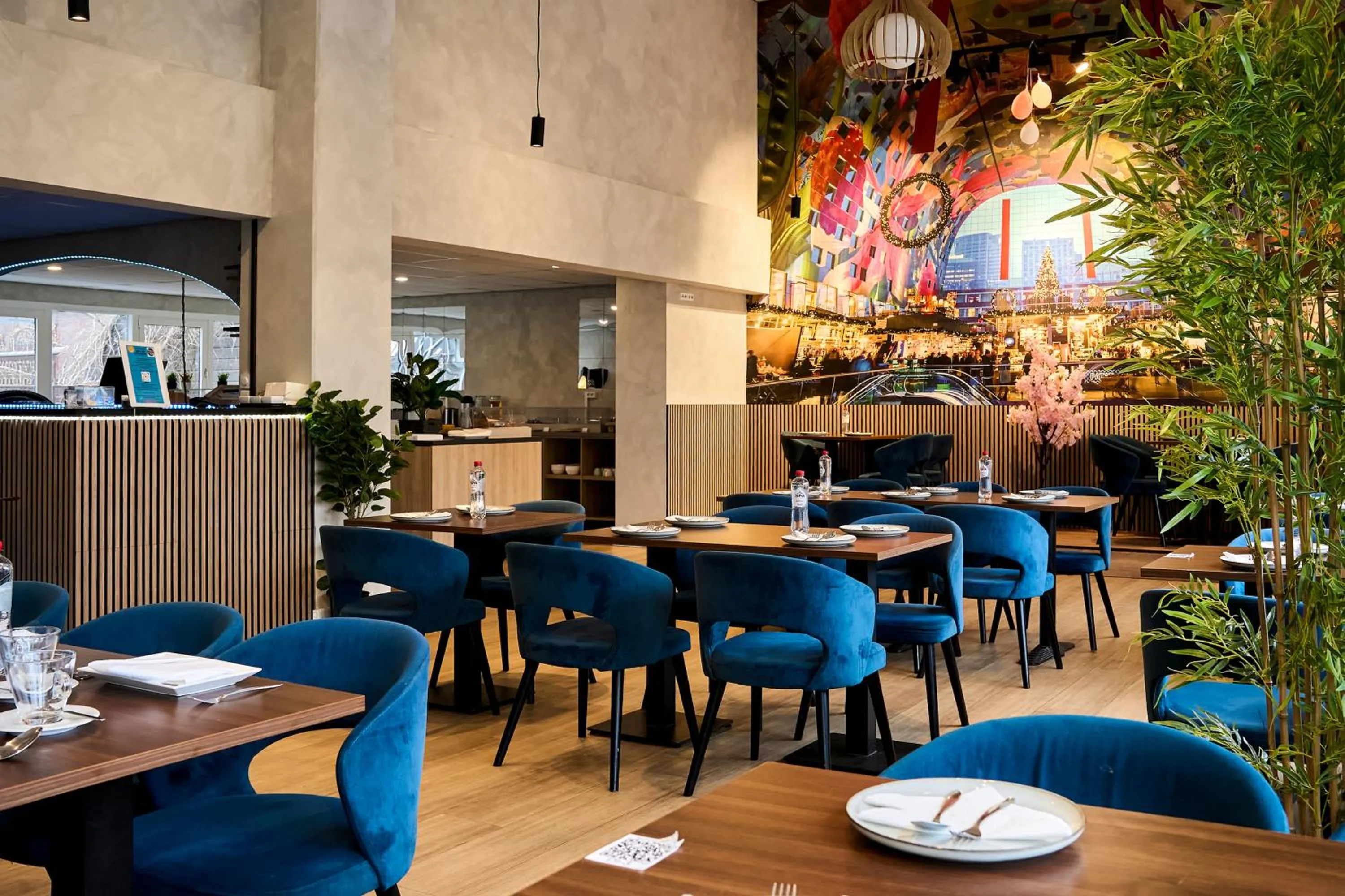 Restaurant/places to eat in Rotterdam Teleport Hotel