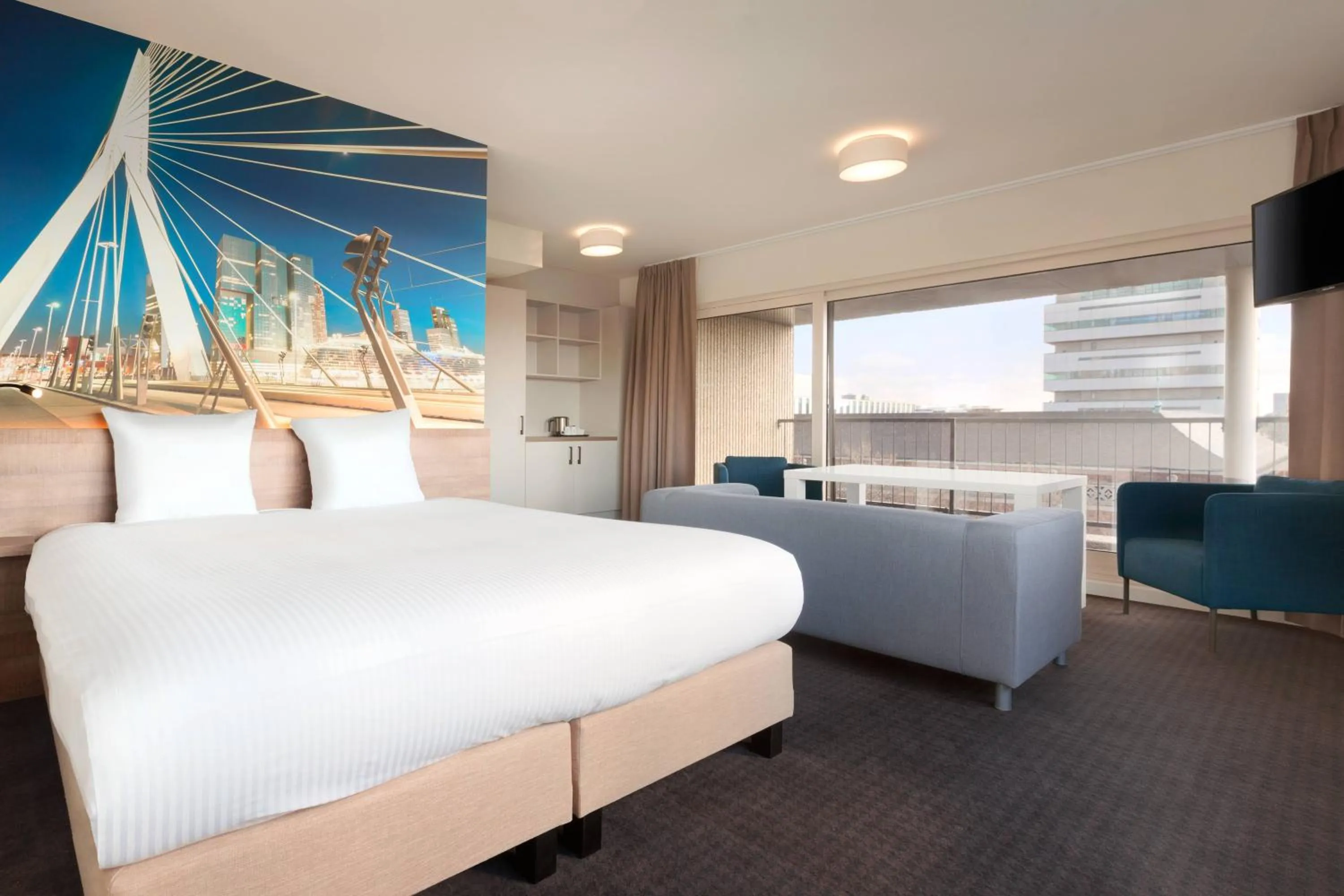 Bed in Rotterdam Teleport Hotel