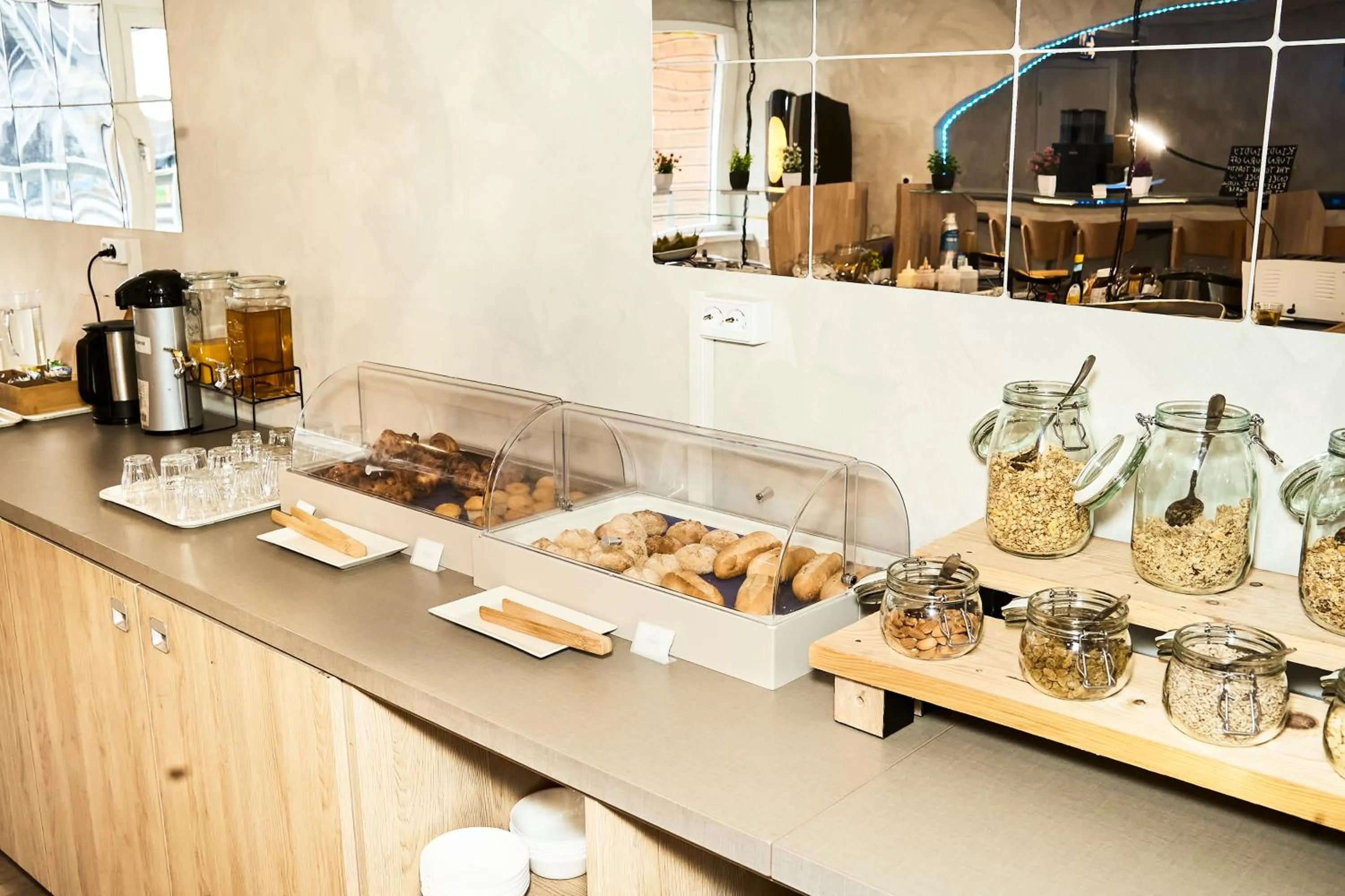 Breakfast in Rotterdam Teleport Hotel