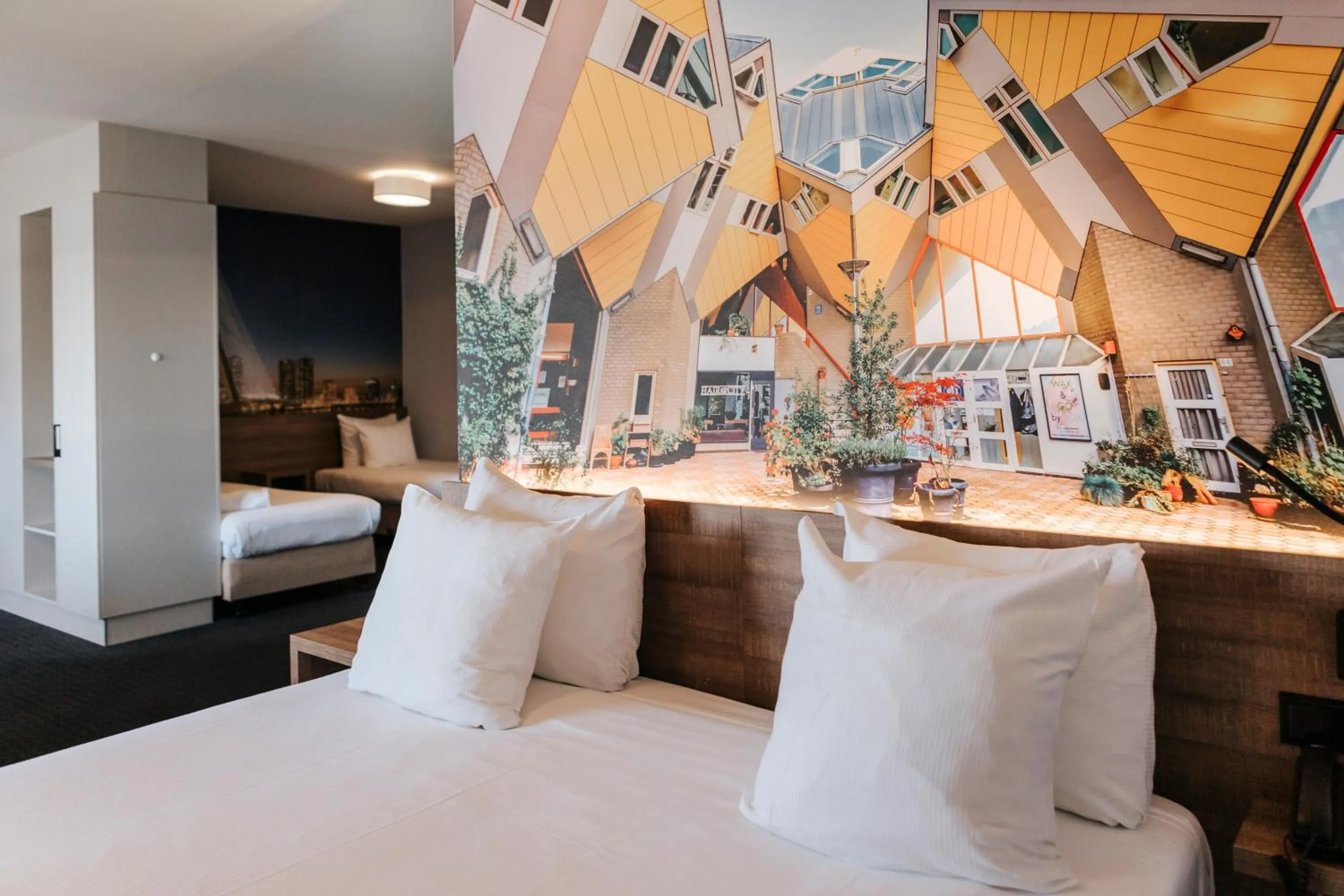 Bed in Rotterdam Teleport Hotel