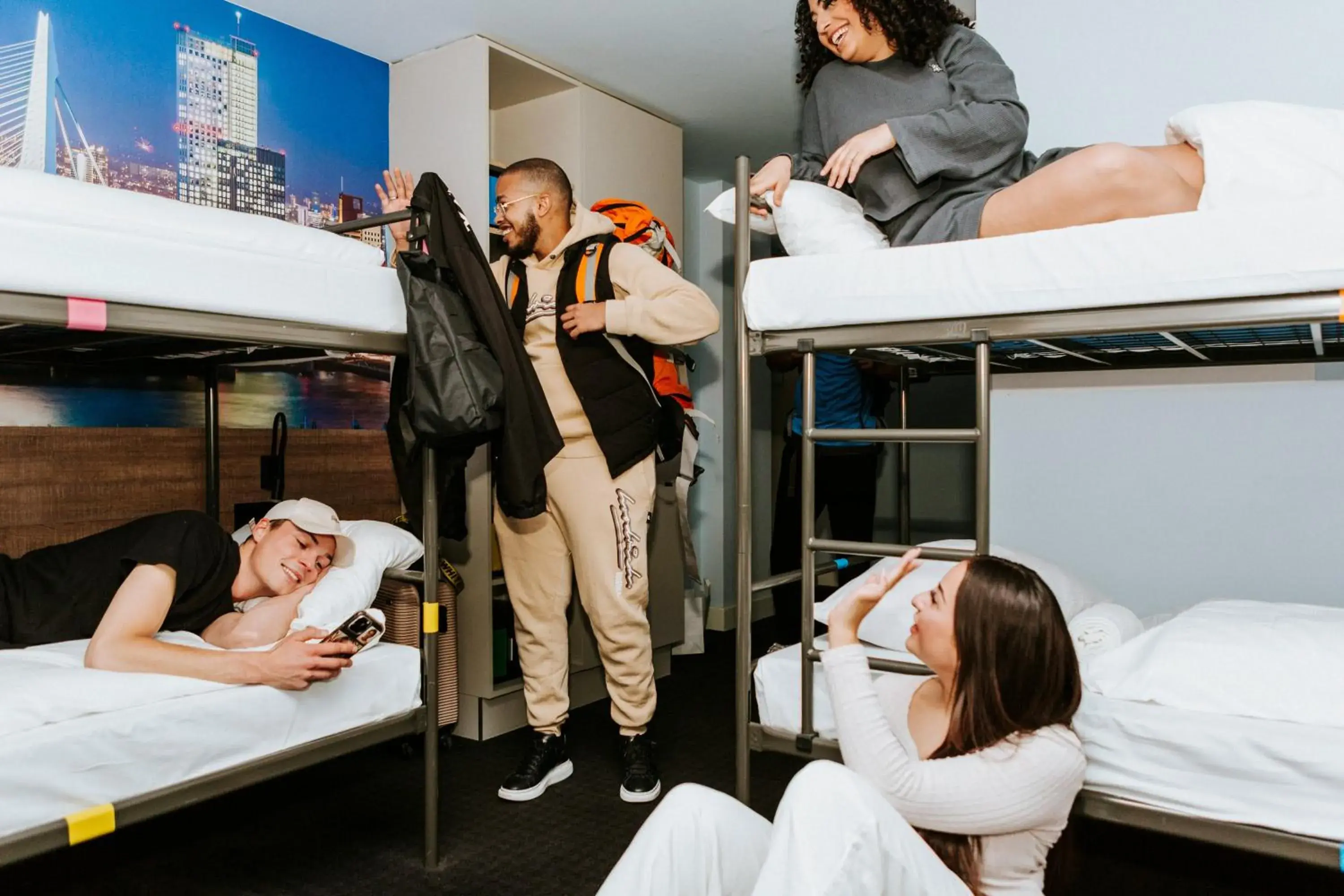 People, Bed in Rotterdam Teleport Hotel People, Bed in Rotterdam Teleport Hotel