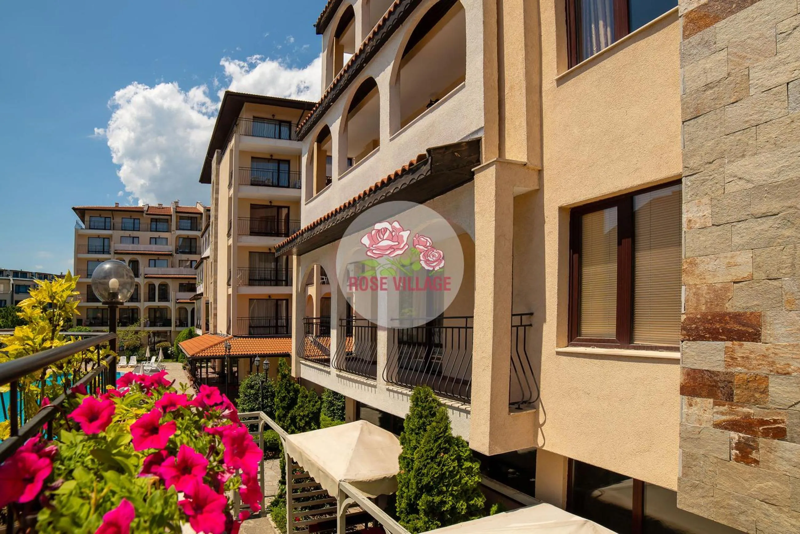 Property building in Apartment Tourist Complex Rose Village