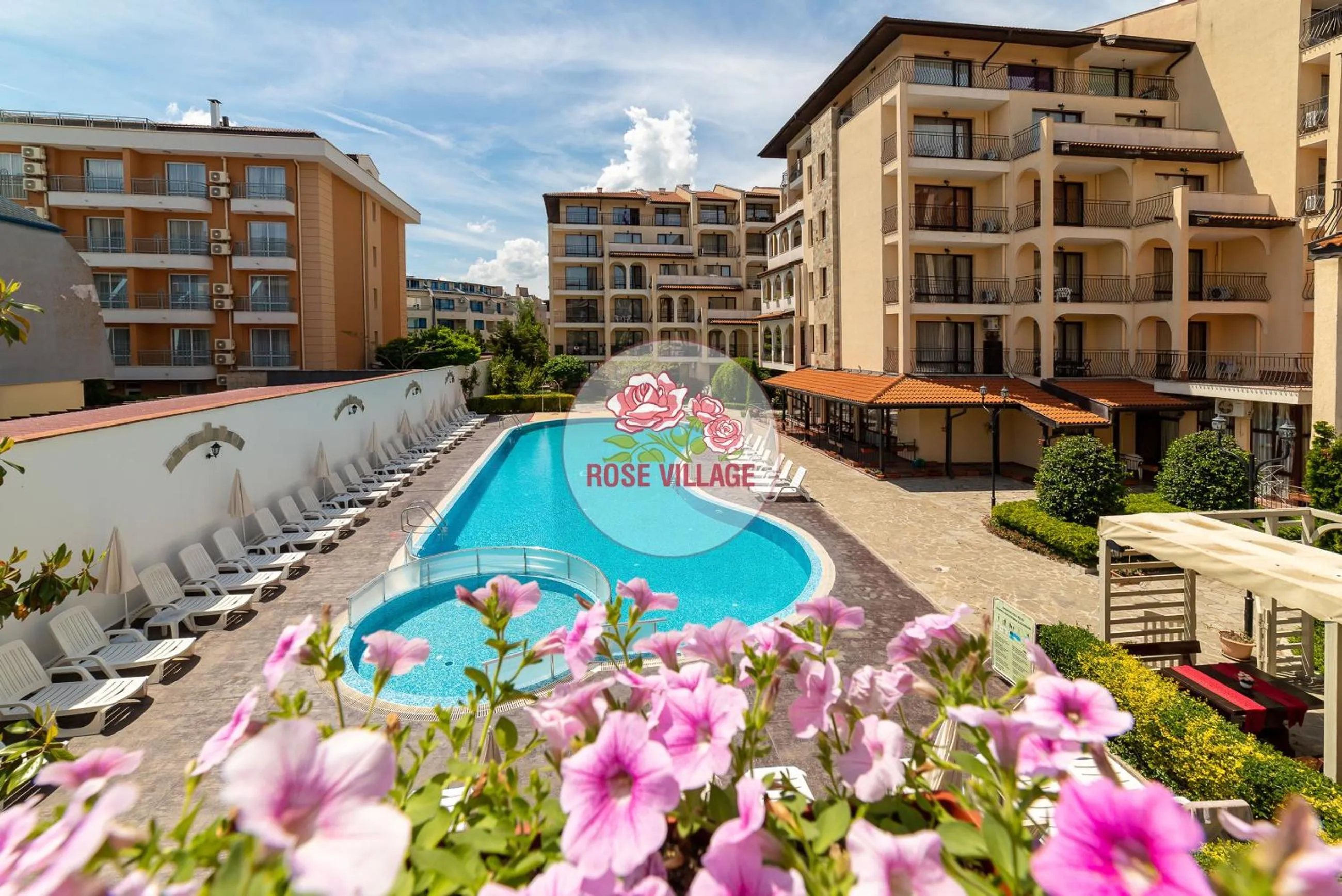 Property building in Apartment Tourist Complex Rose Village