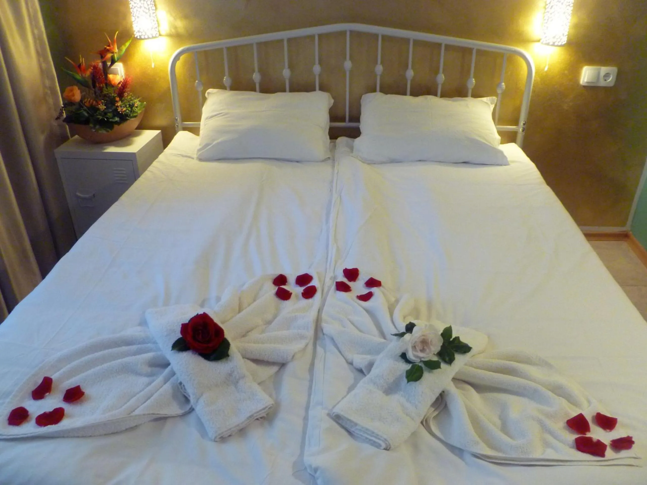 Bed in Apartment Tourist Complex Rose Village