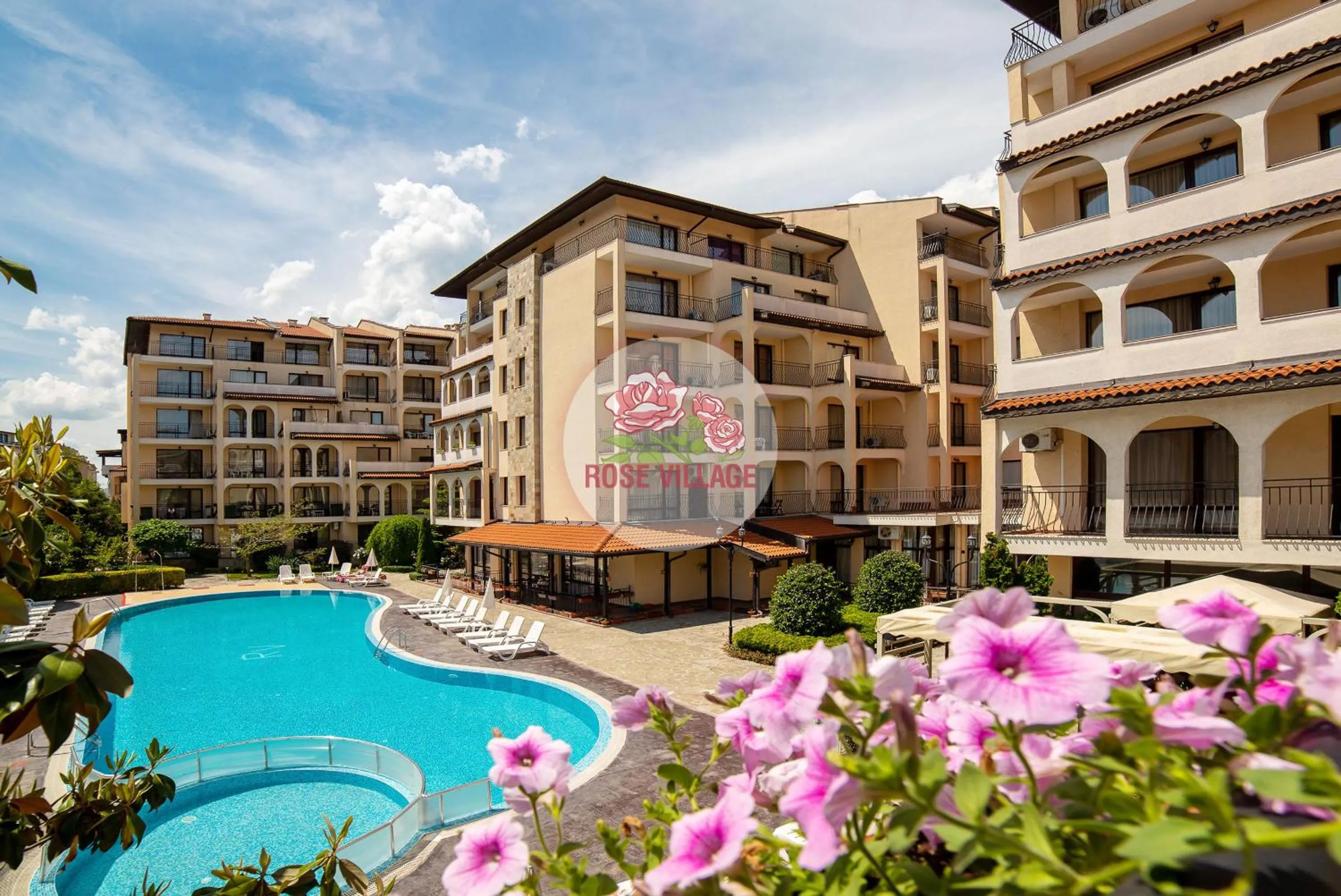 Property building in Apartment Tourist Complex Rose Village