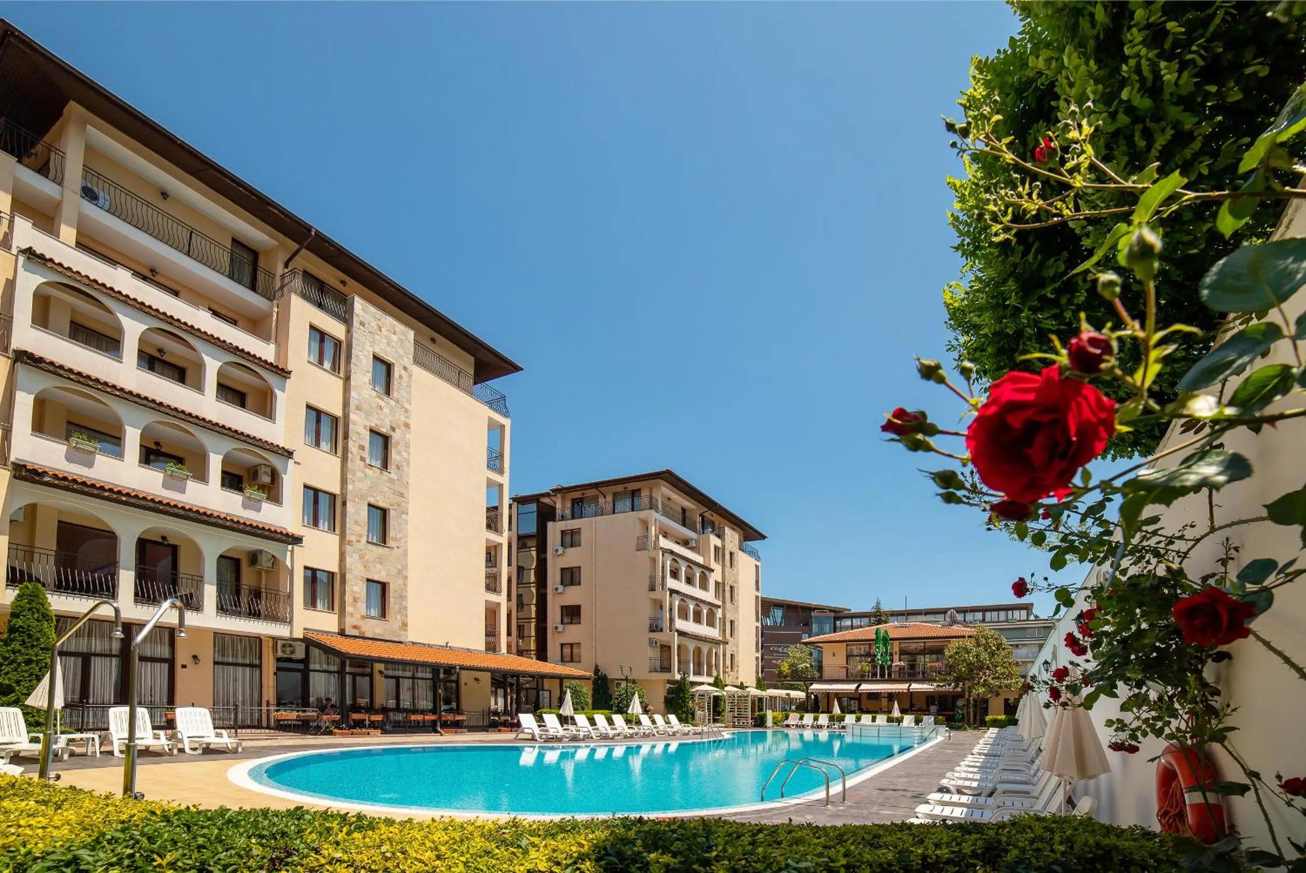 Property building in Apartment Tourist Complex Rose Village