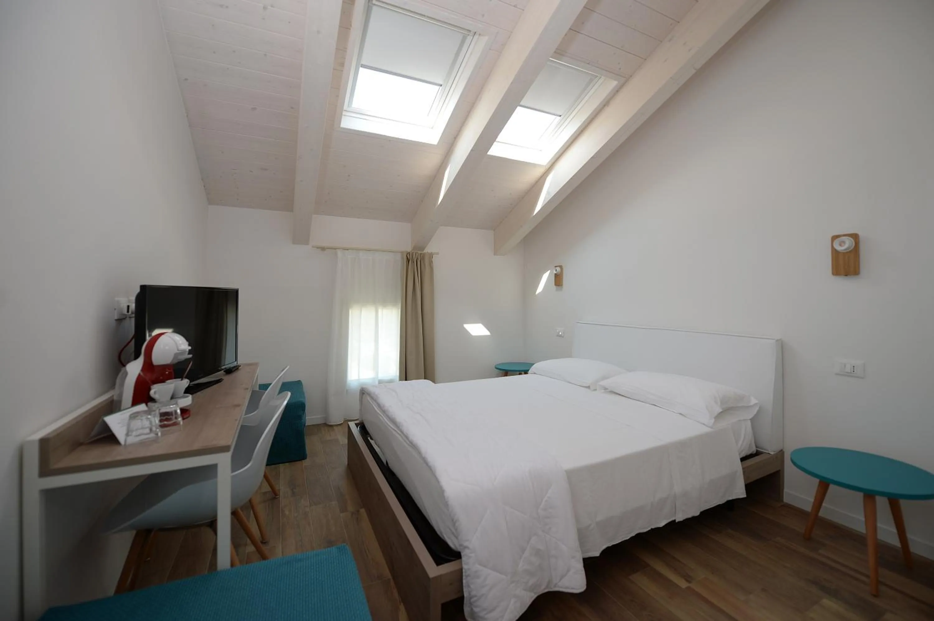 Photo of the whole room, Bed in Club del Sole Vigna sul Mar Family Collection