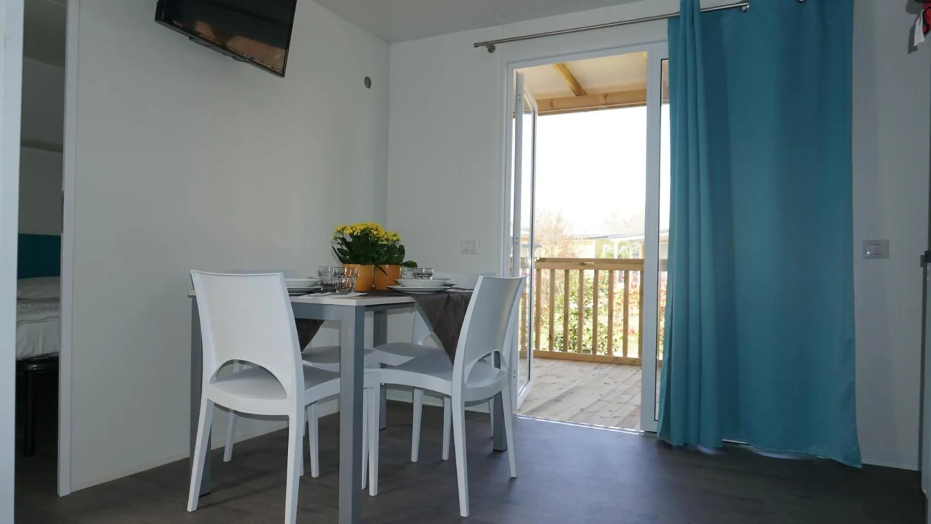 Dining area in Club del Sole Vigna sul Mar Family Collection