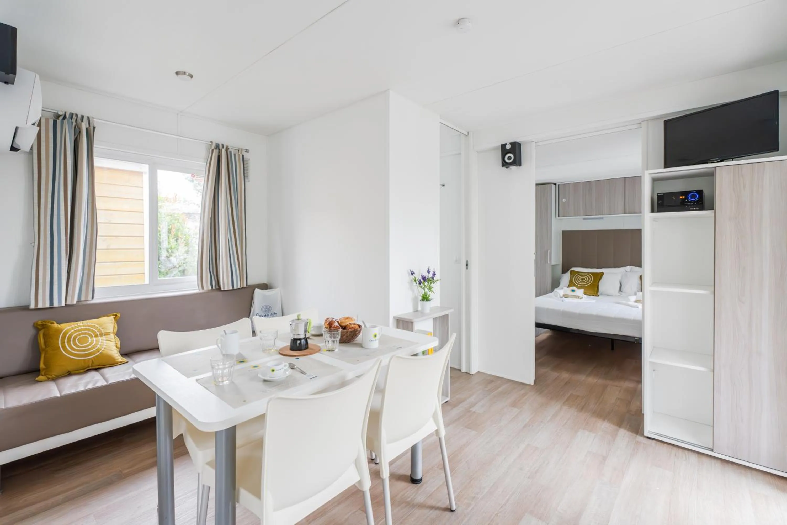 Living room, Bed in Club del Sole Vigna sul Mar Family Collection