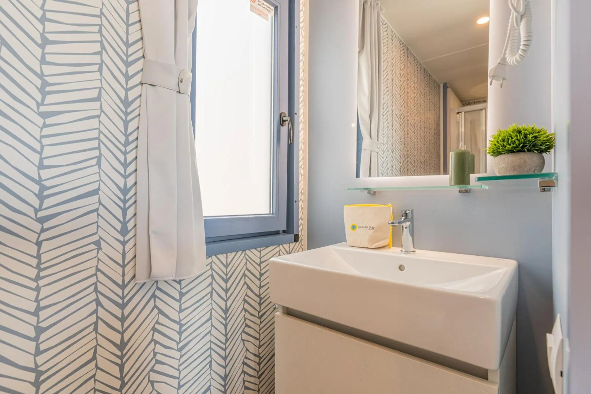 Shower in Club del Sole Vigna sul Mar Family Collection