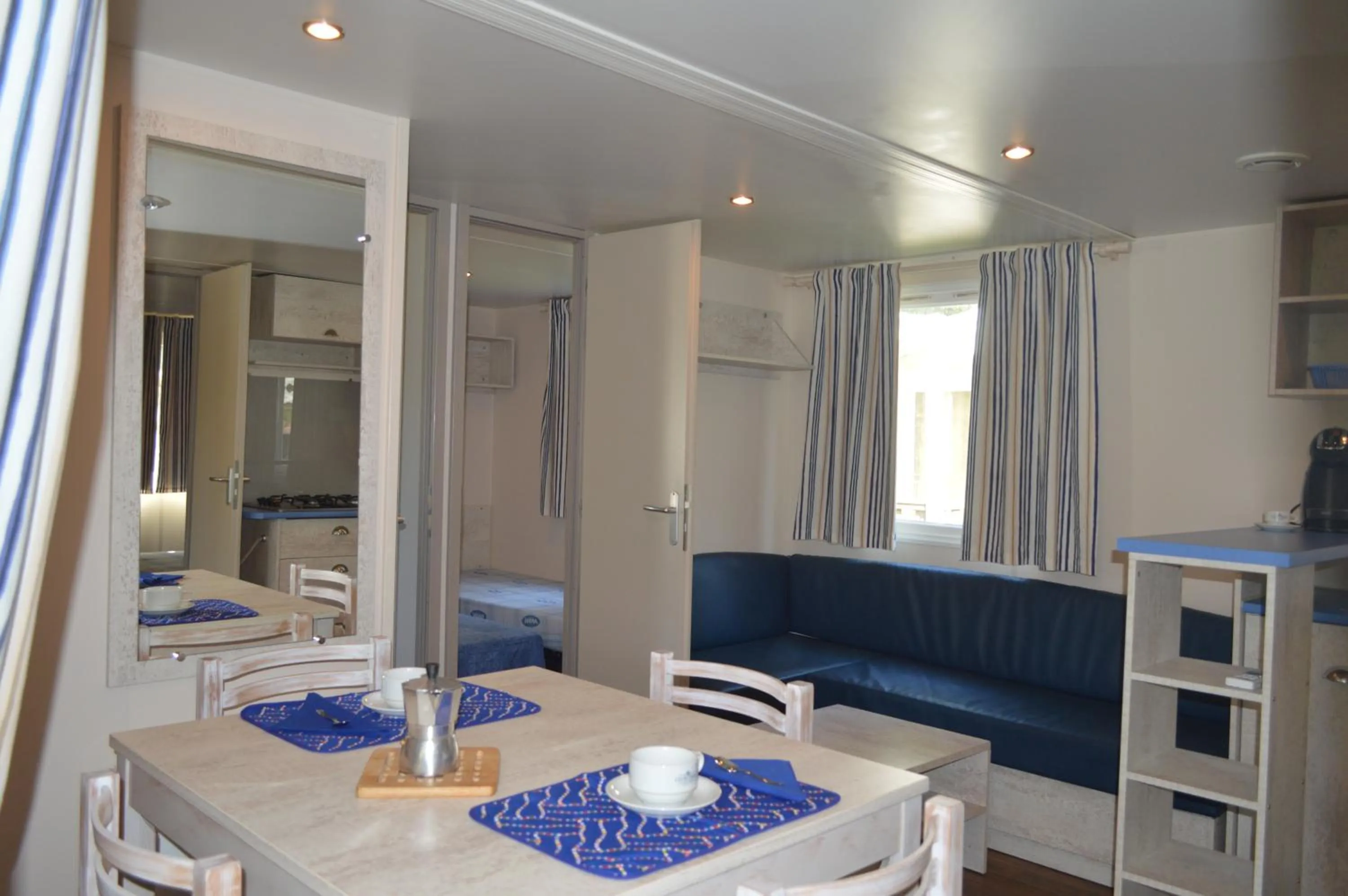 Dining area in Club del Sole Vigna sul Mar Family Collection