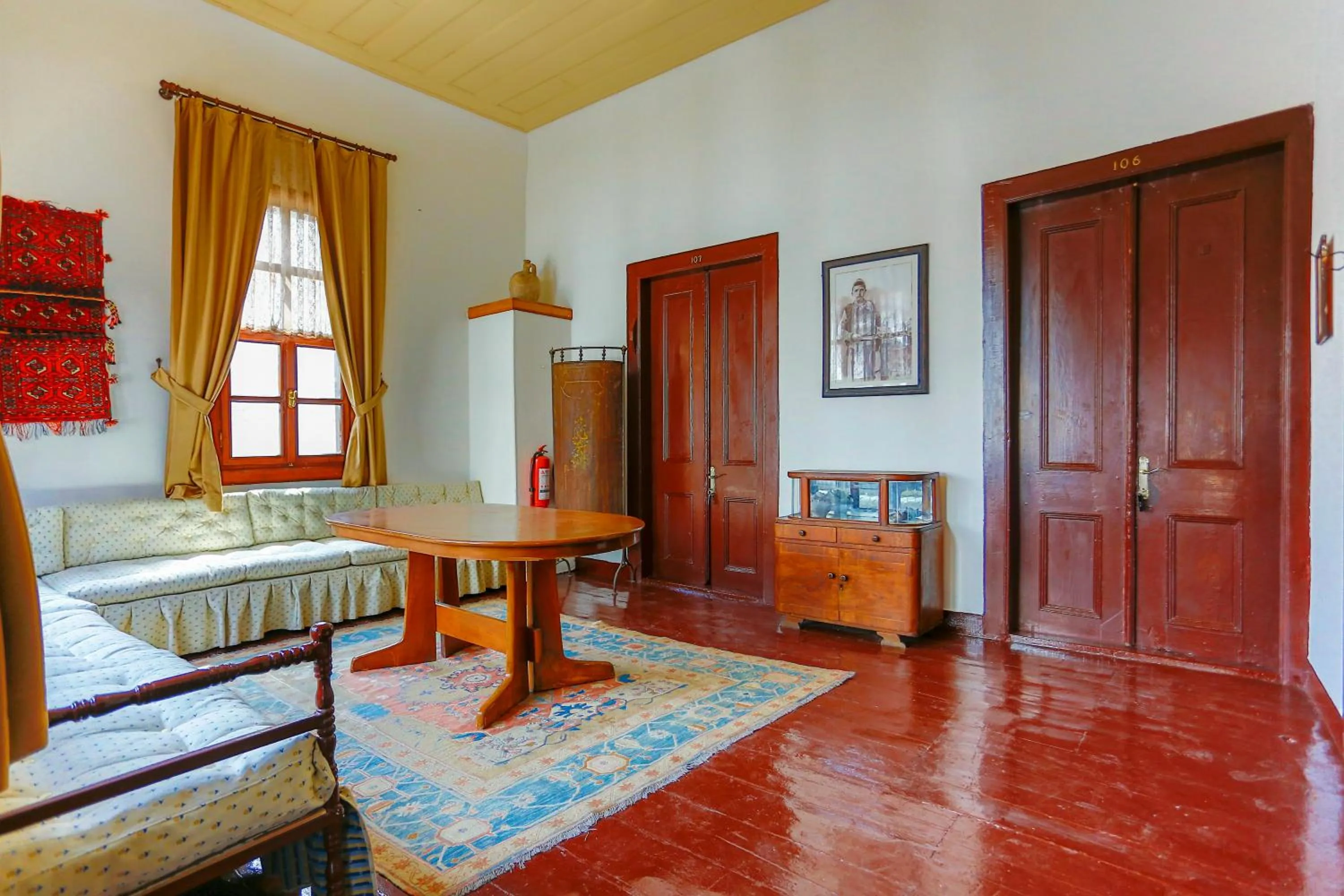 Seating area in Atelya Art Hotel