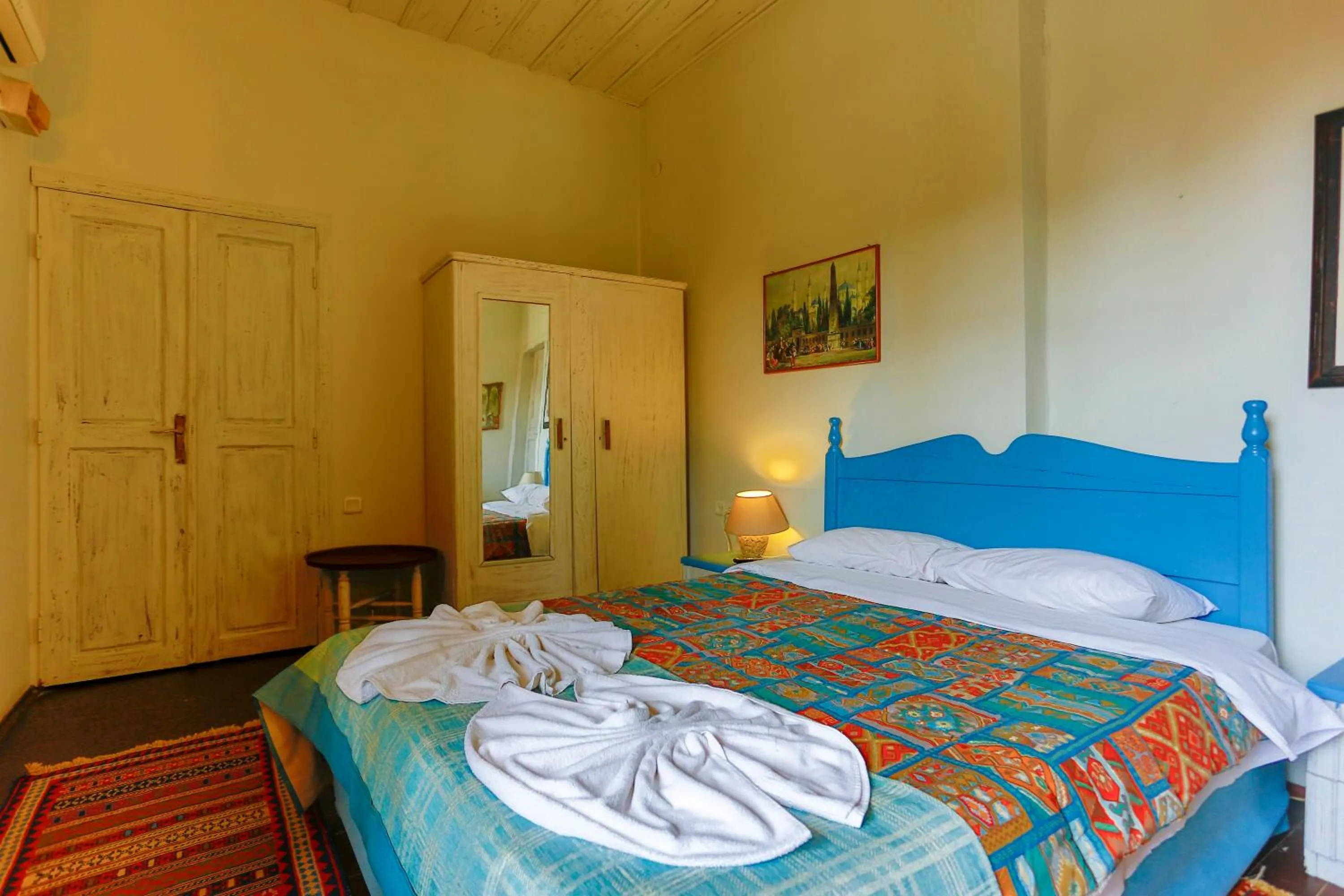 Bed in Atelya Art Hotel