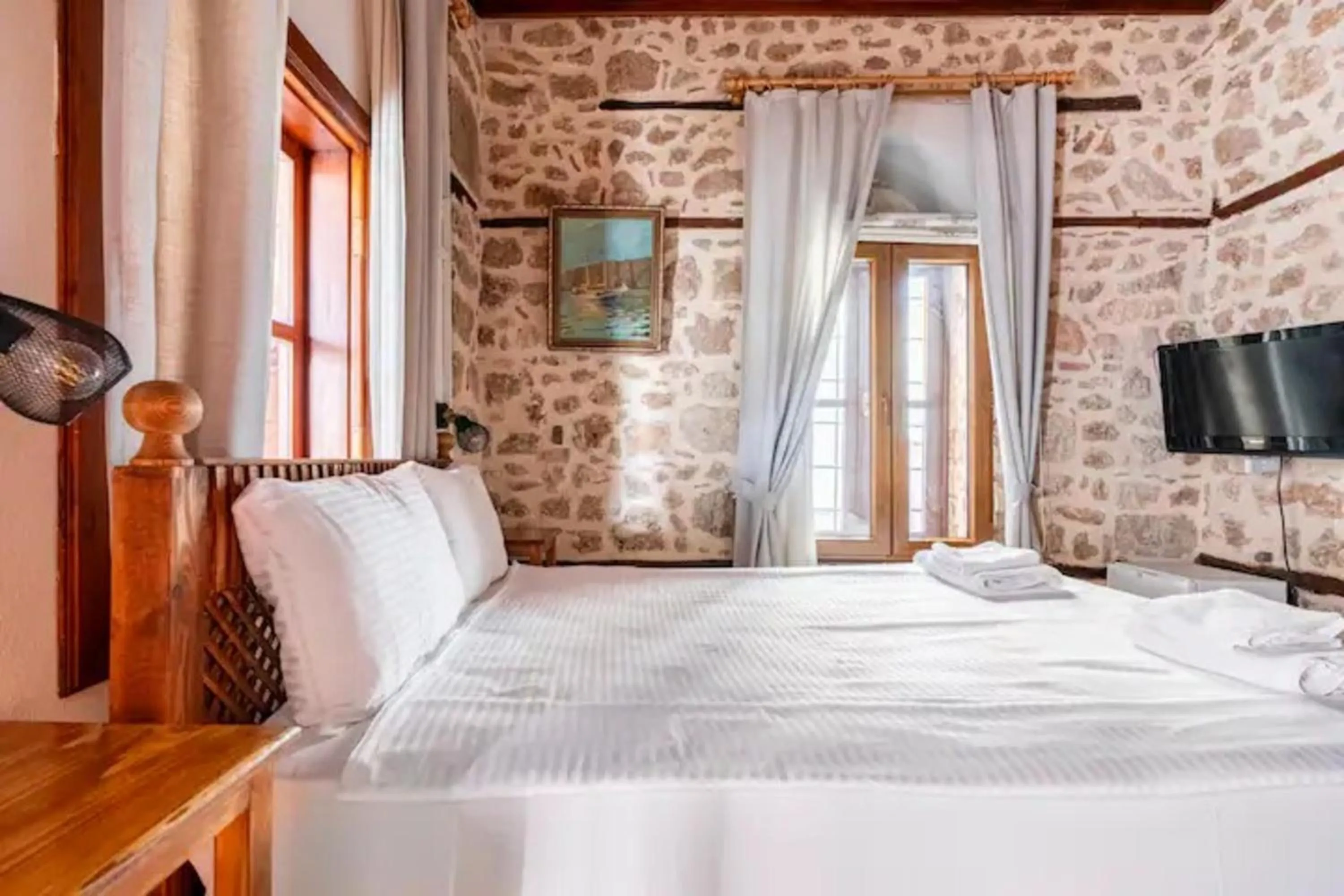 TV and multimedia, Bed in Atelya Art Hotel