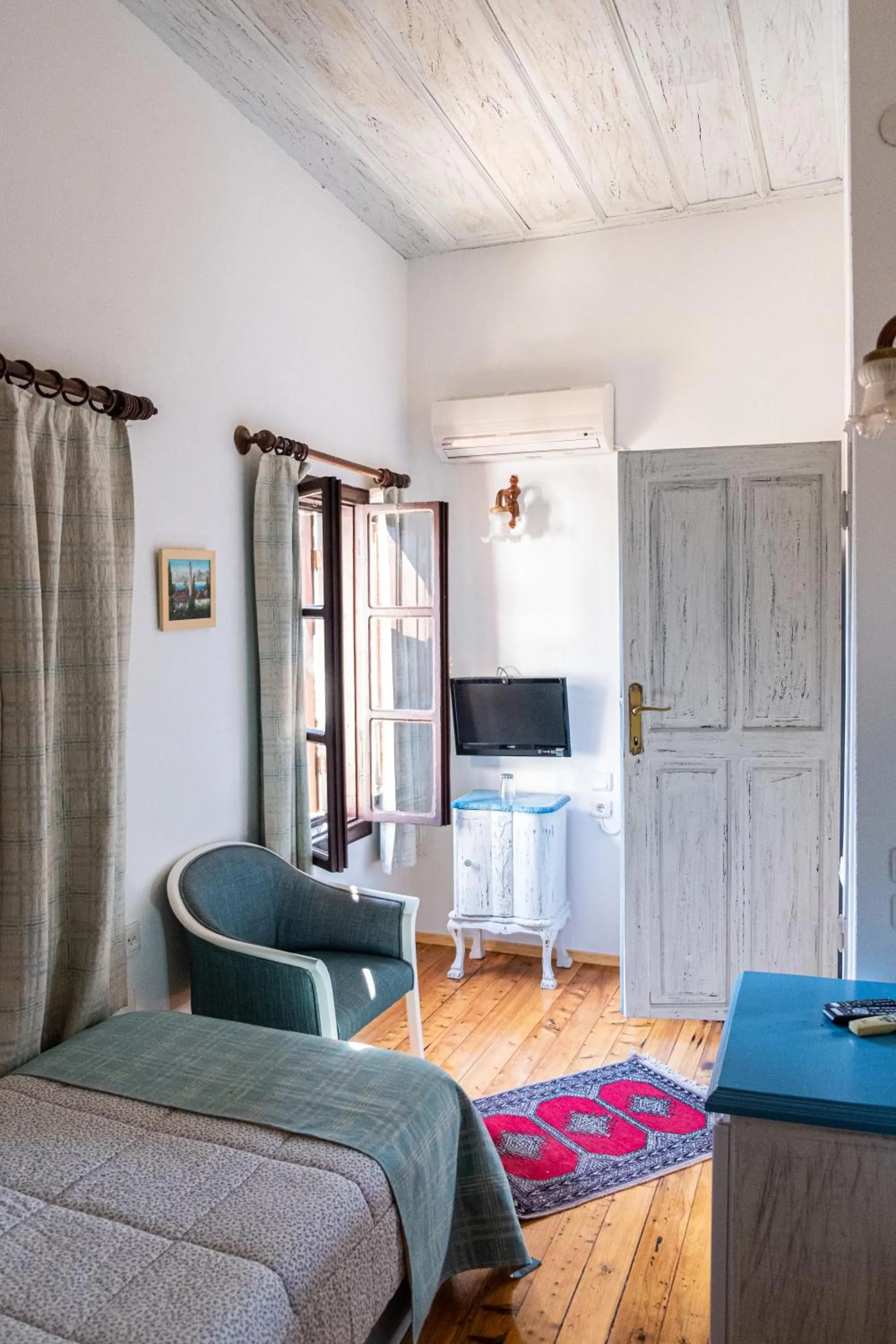 Photo of the whole room, Bed in Atelya Art Hotel