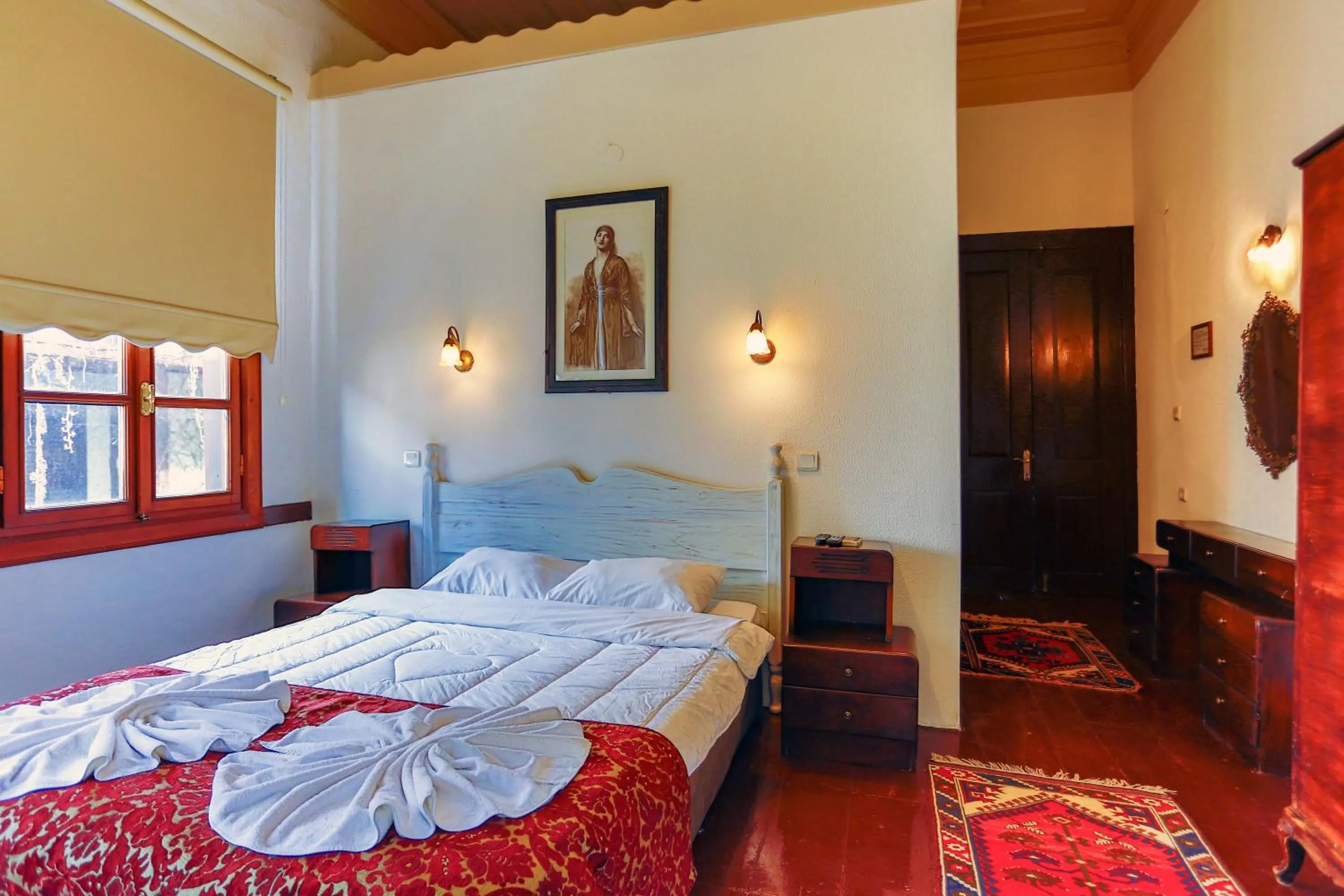 Bed in Atelya Art Hotel