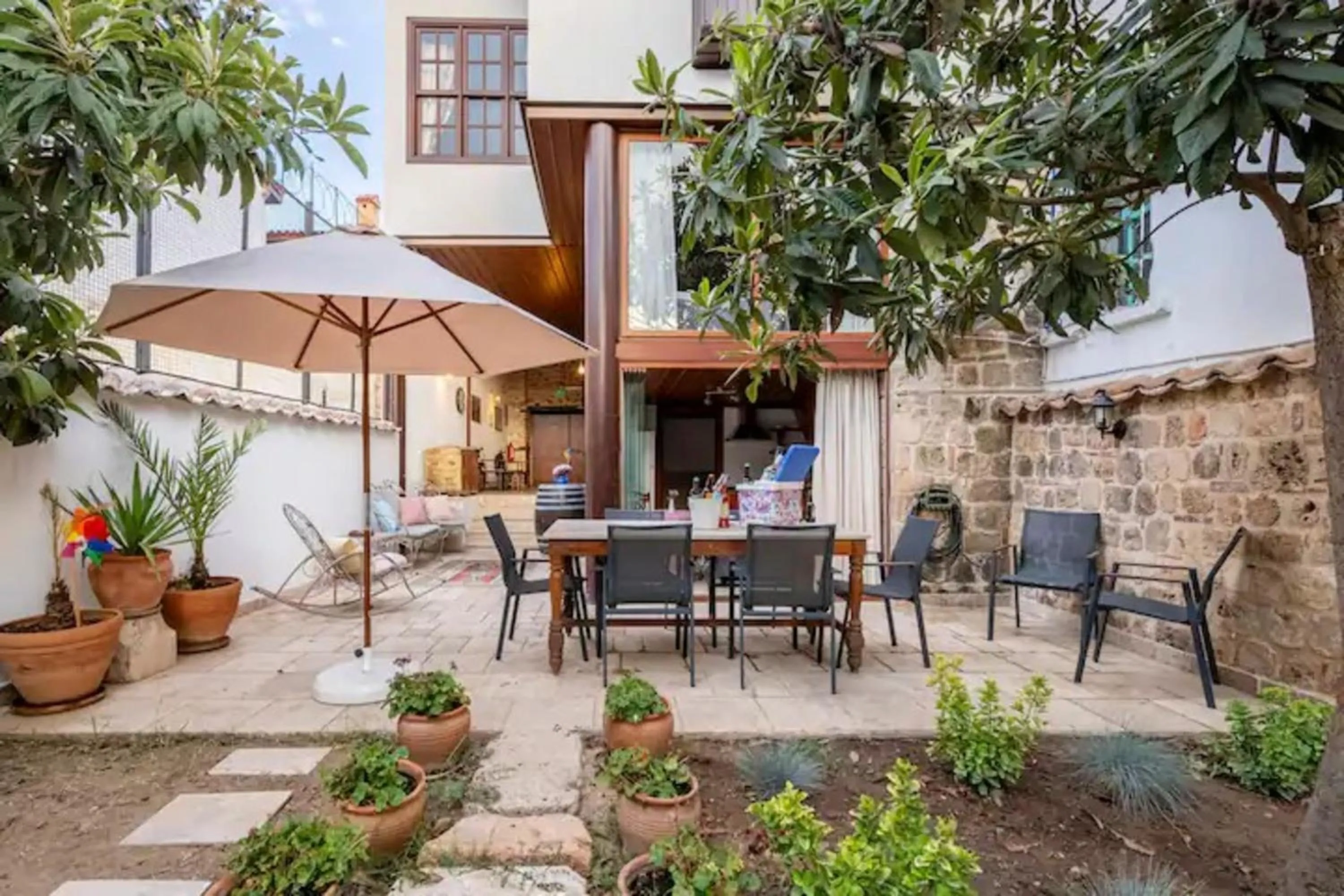 Garden in Atelya Art Hotel