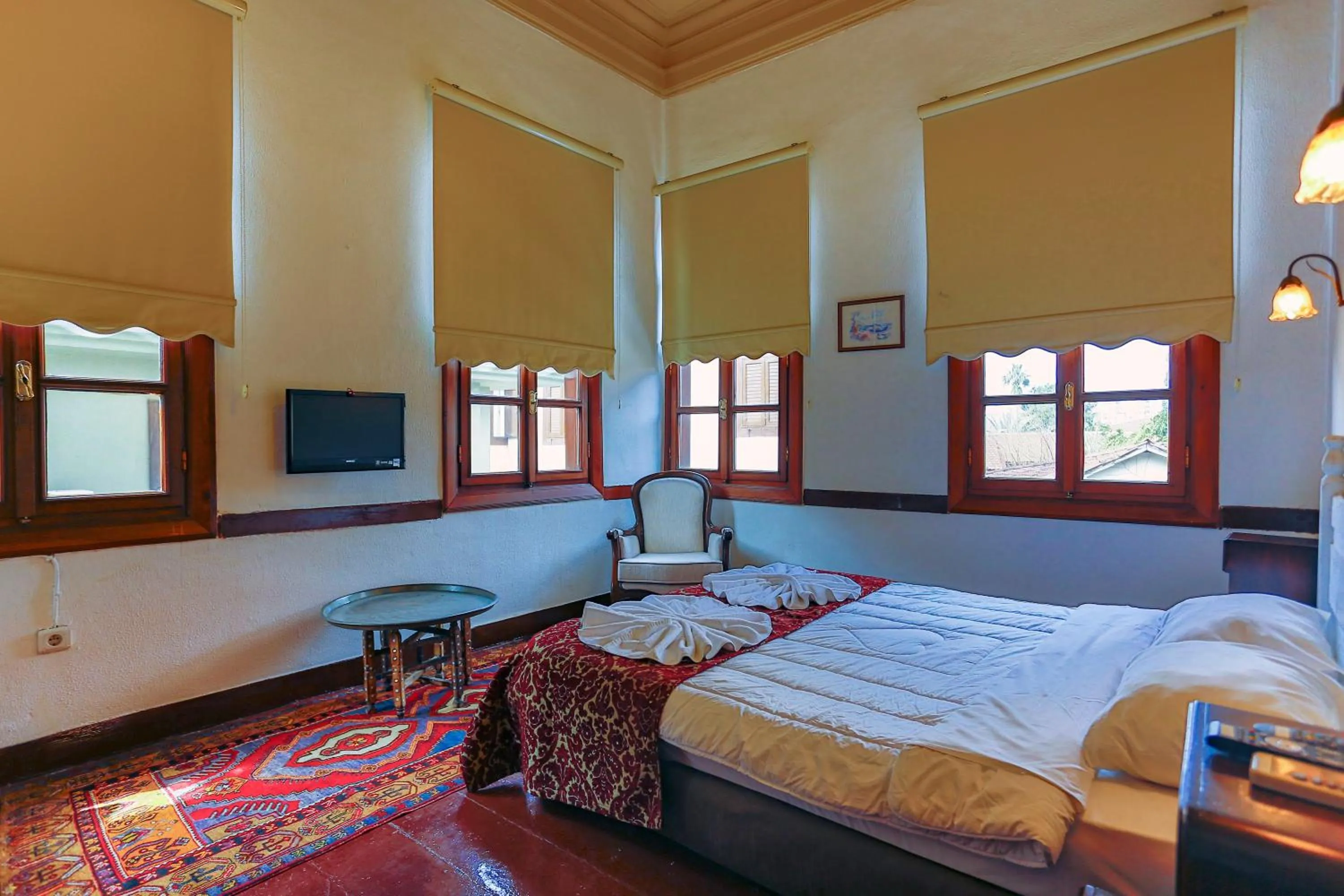 Bed in Atelya Art Hotel