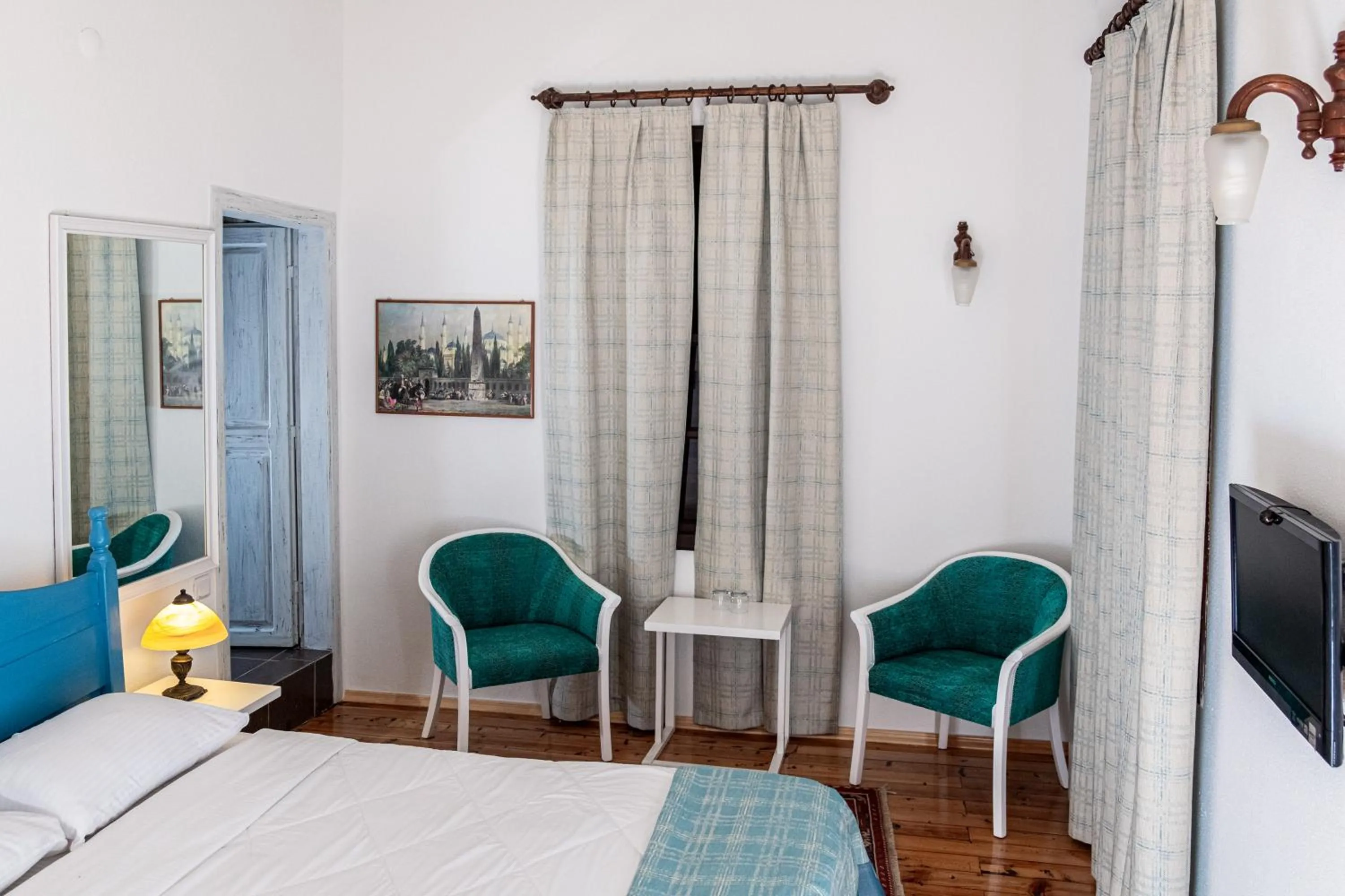 Bed in Atelya Art Hotel