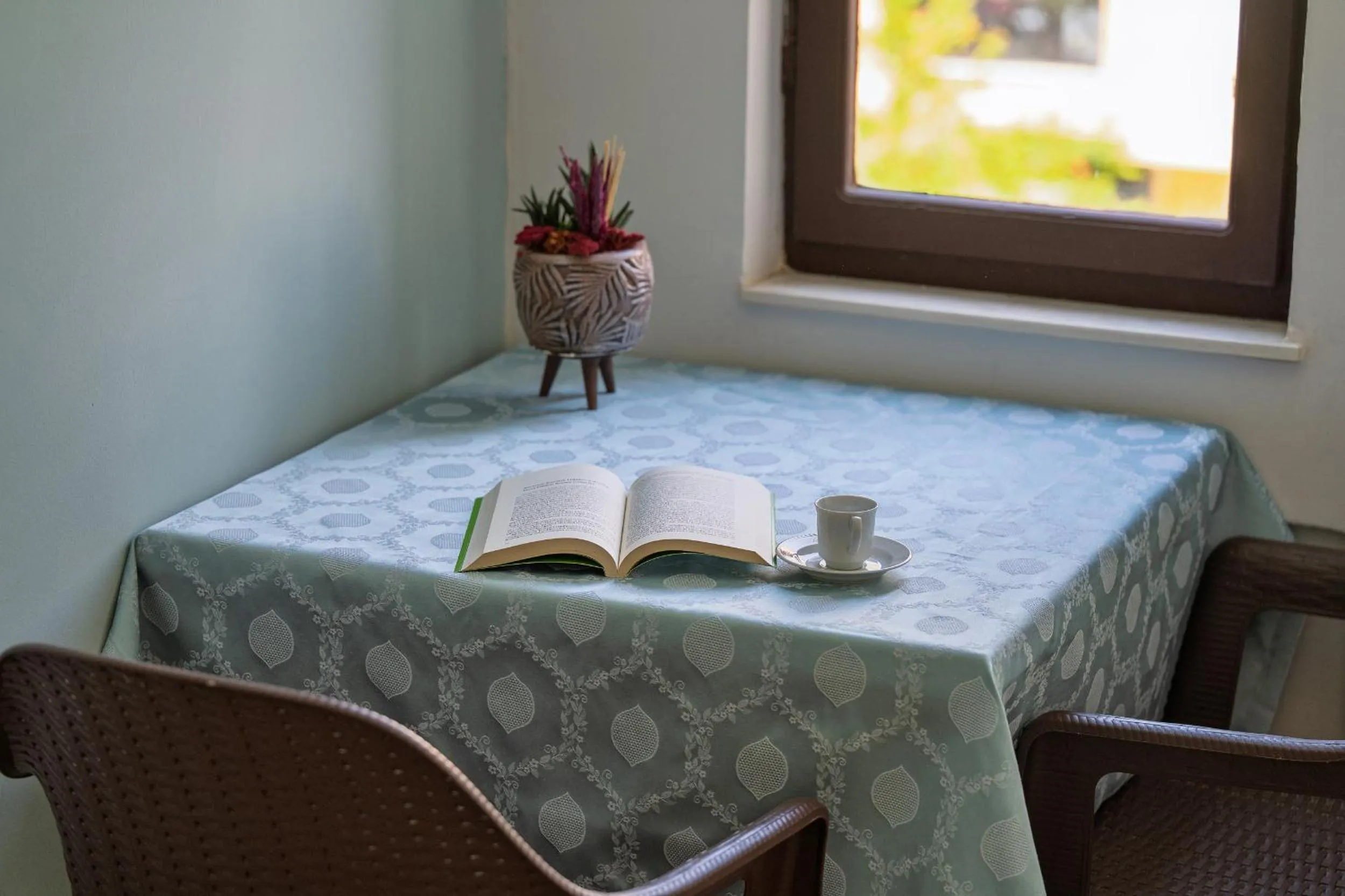 Property building, Bed in Tunali Apart Hotel