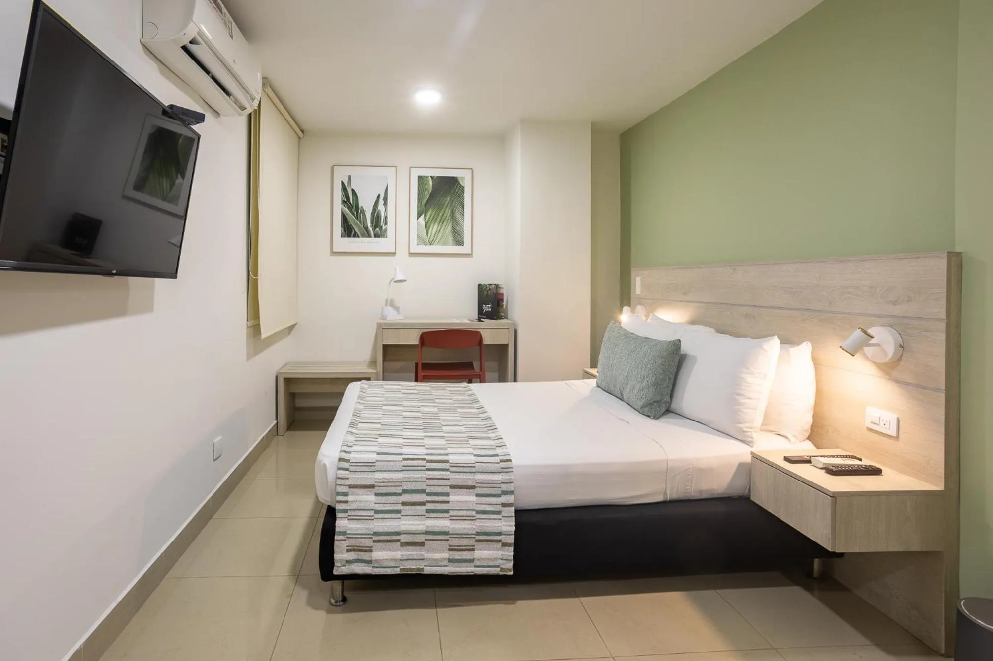 Bedroom, Bed in Hotel Suite Comfort