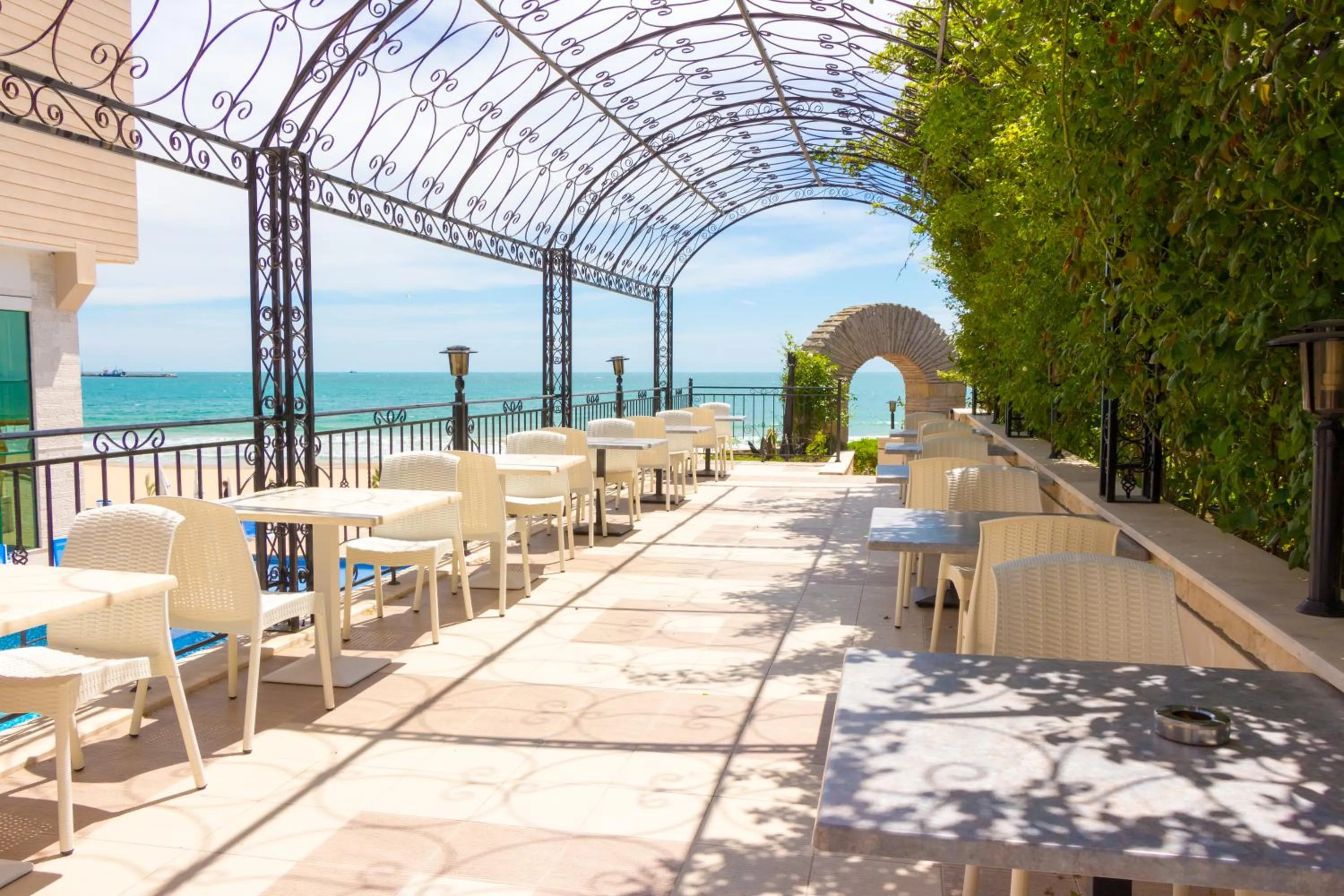 Restaurant/places to eat in Bilyana Beach Hotel- Adults only
