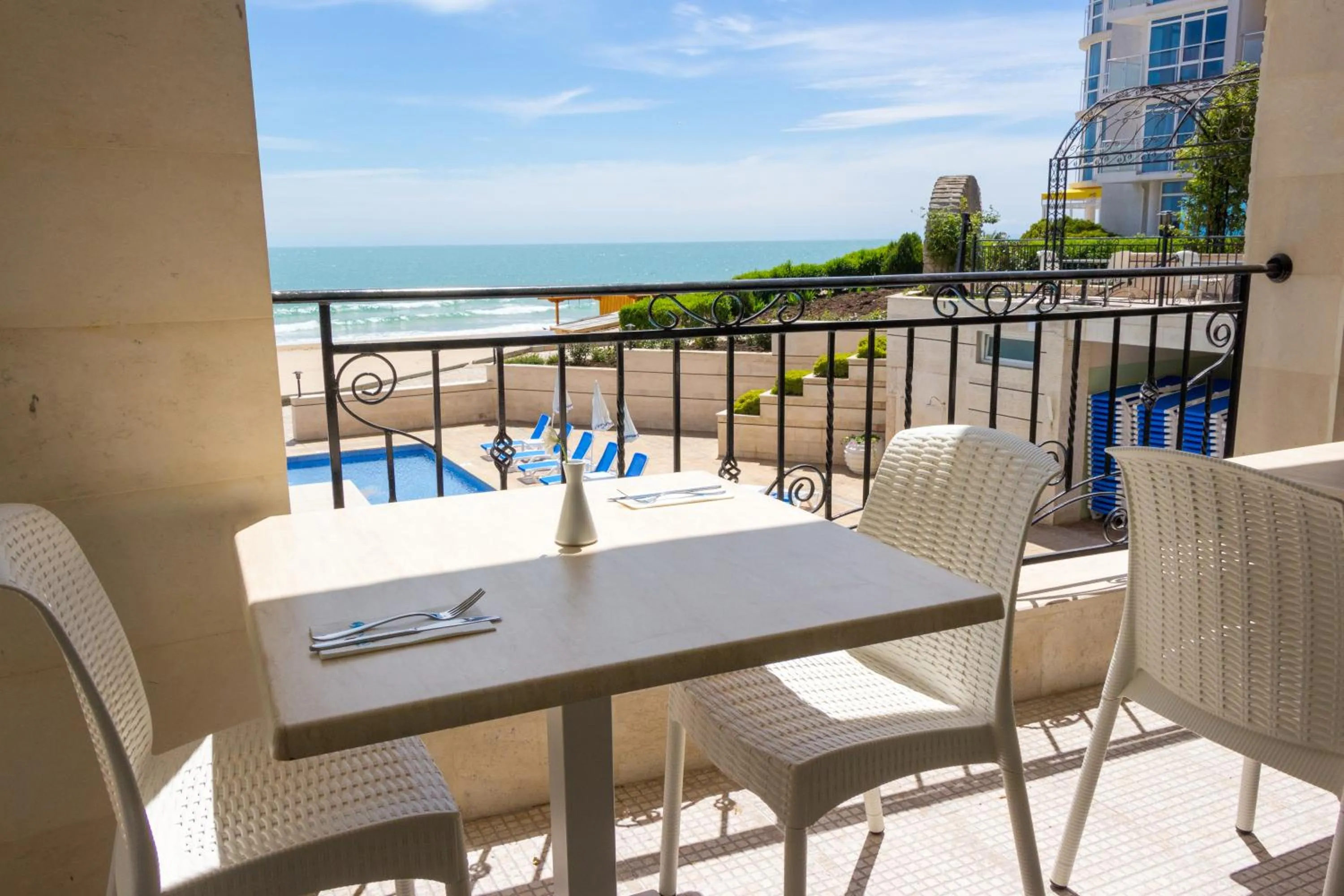 Restaurant/places to eat in Bilyana Beach Hotel- Adults only