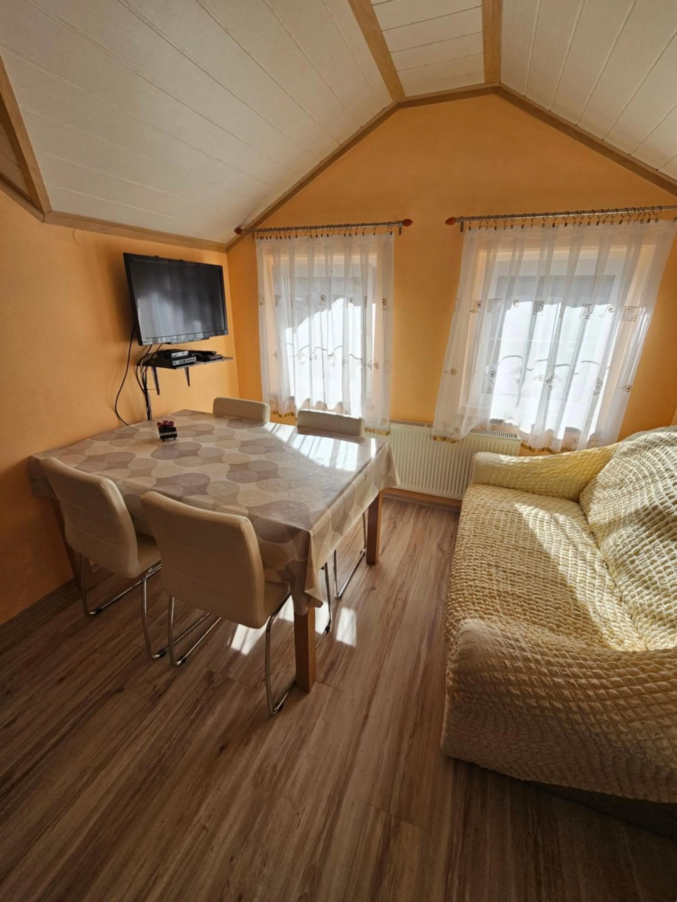 TV and multimedia, Bed in House Mirjana
