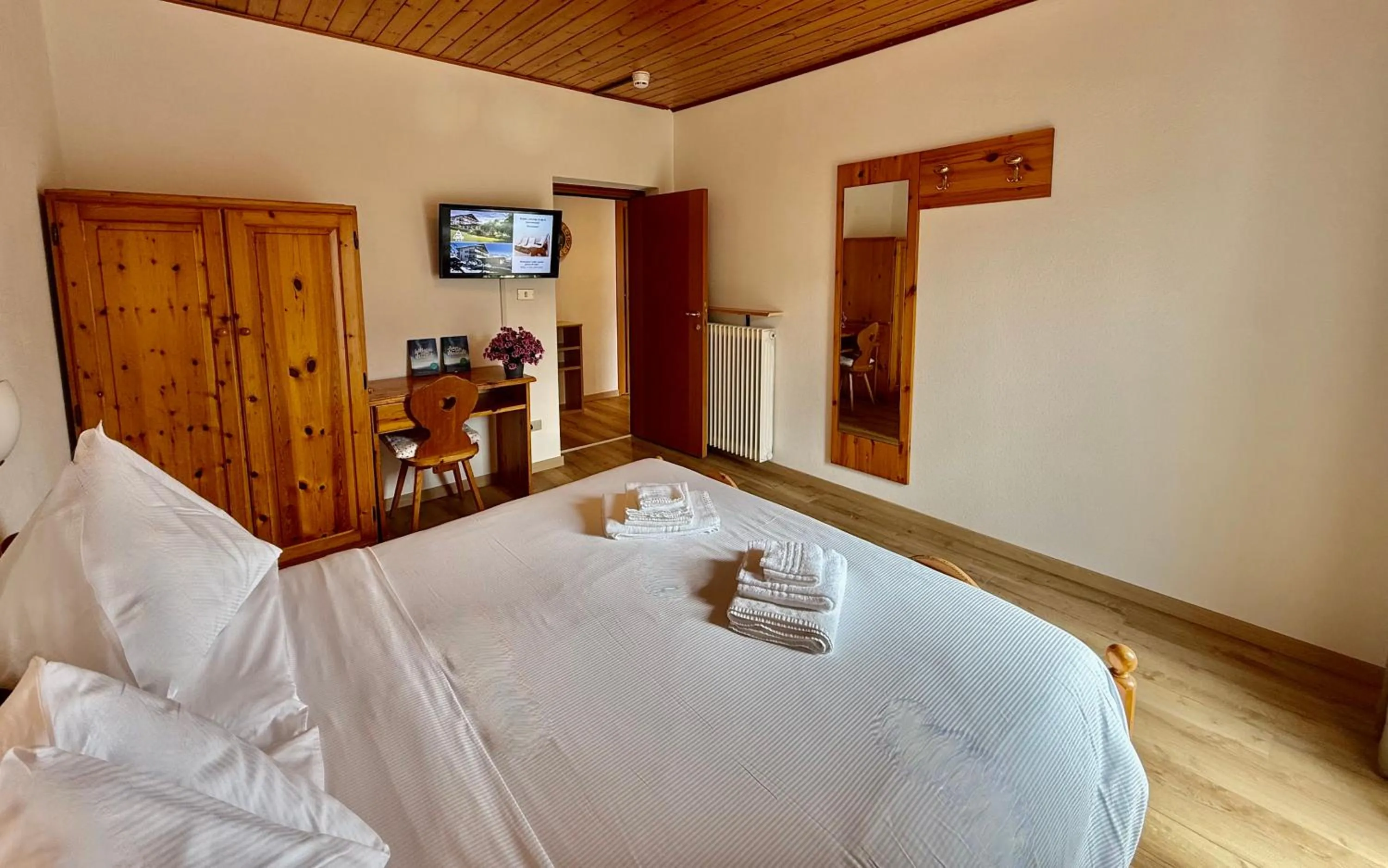 Bedroom, Bed in Hotel Latemar