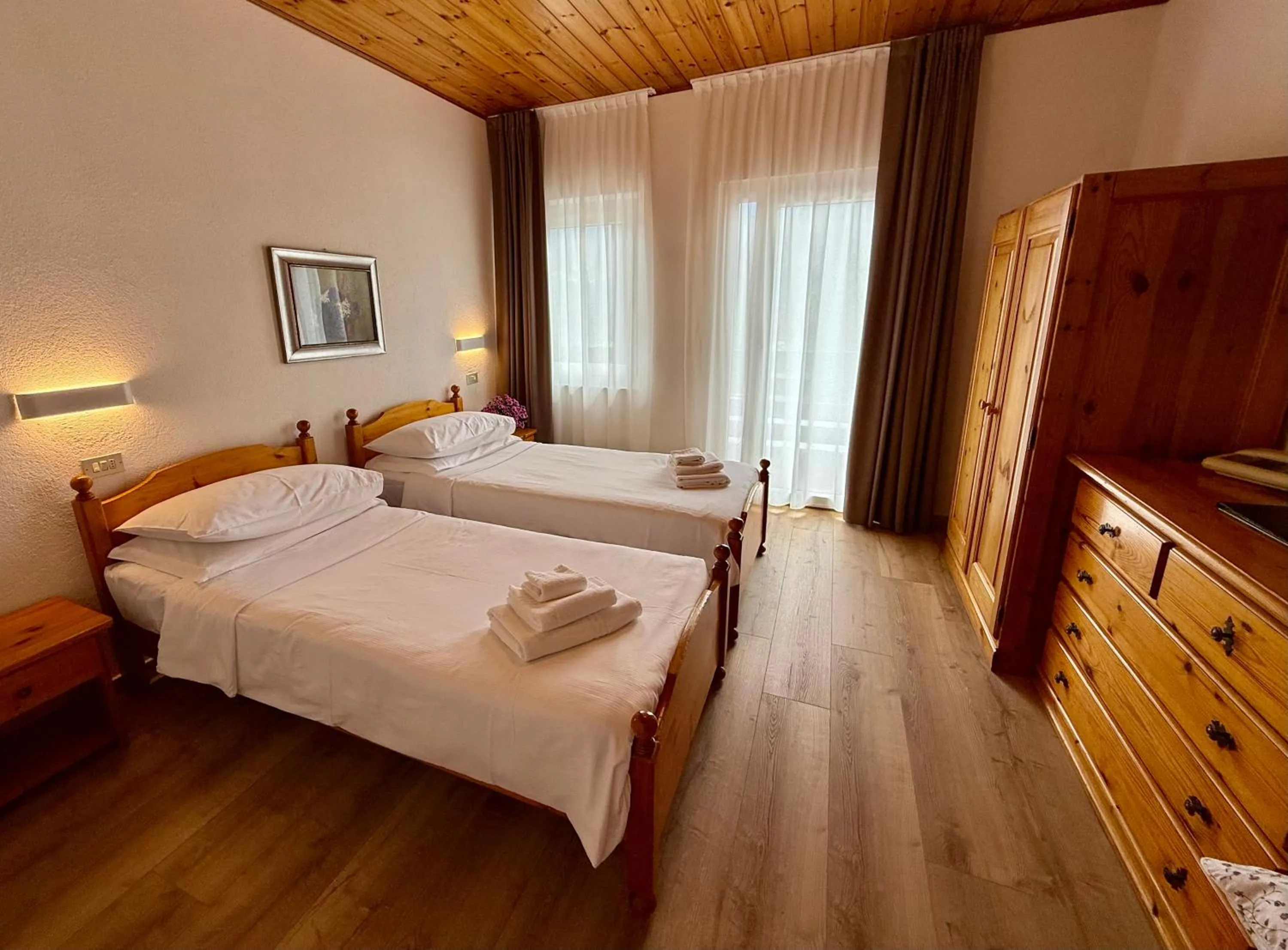 Bedroom, Bed in Hotel Latemar