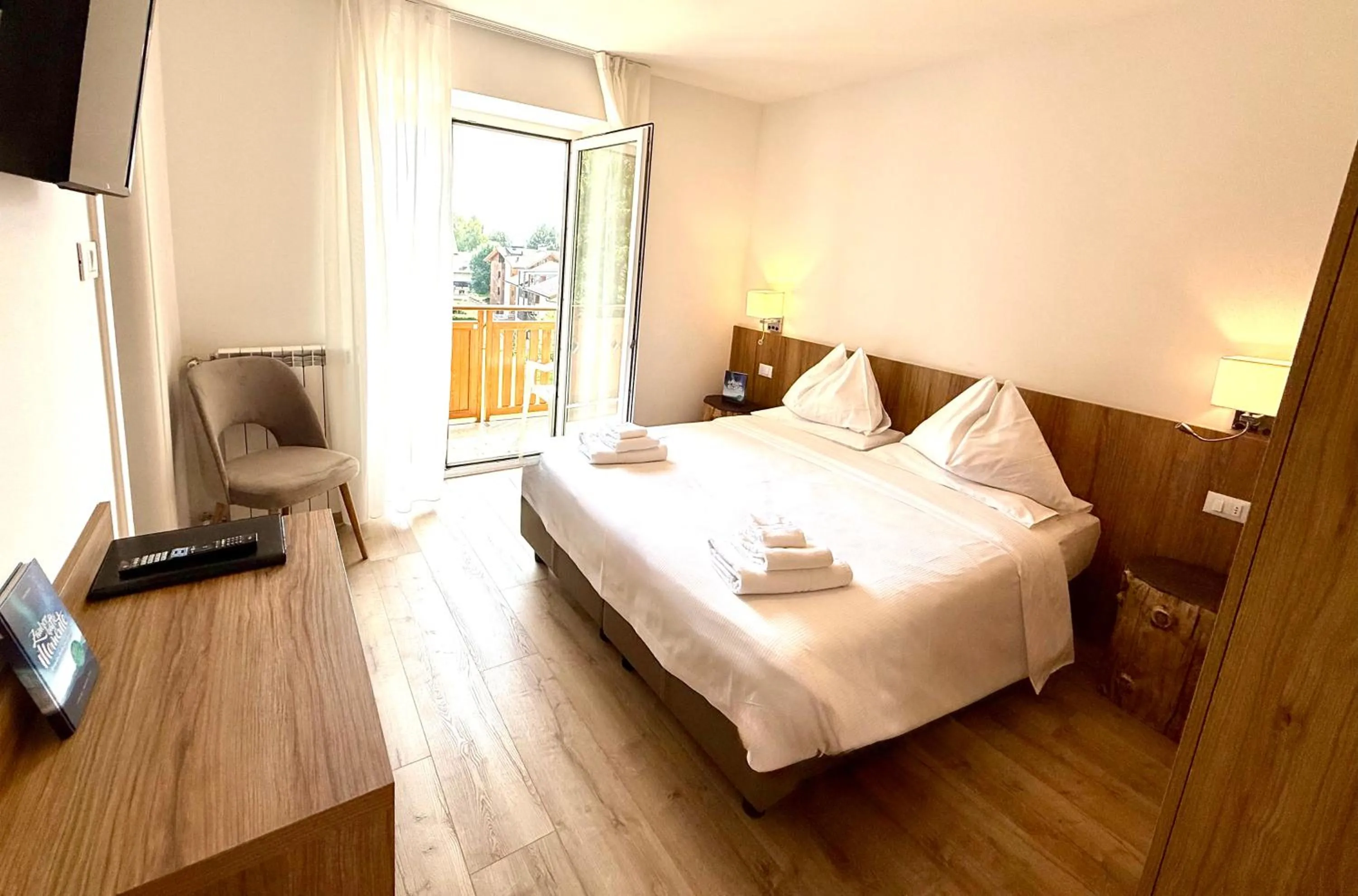 Bedroom, Bed in Hotel Latemar