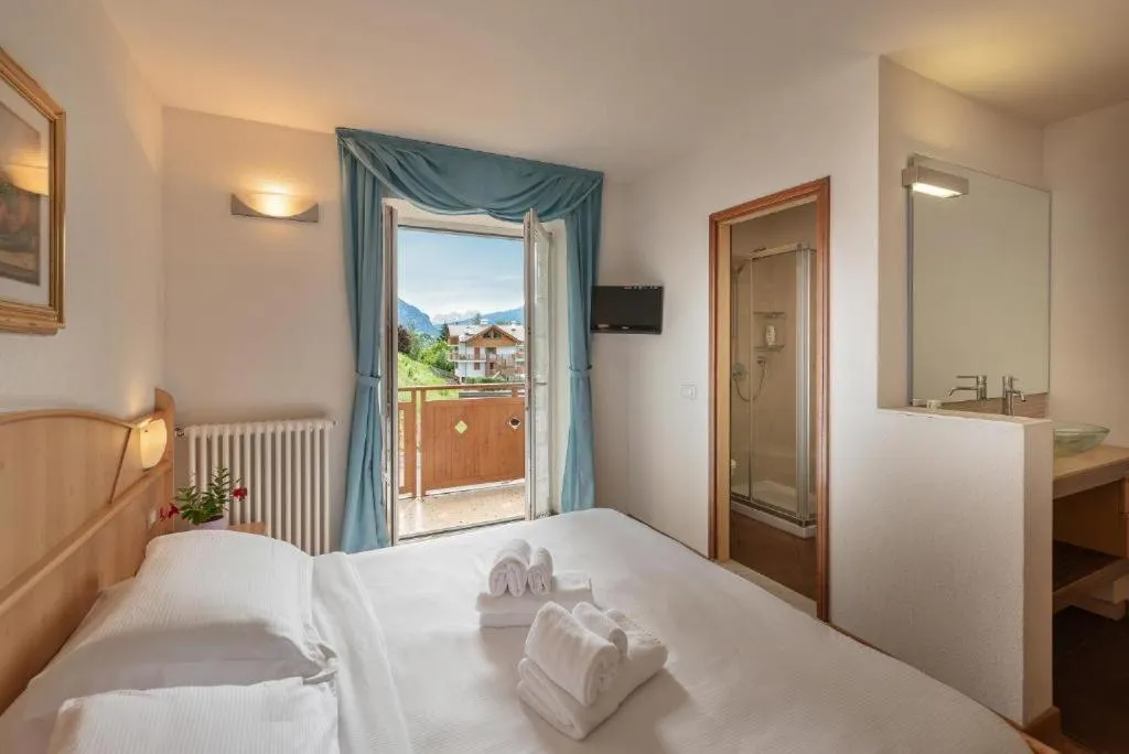 Bedroom, Bed in Hotel Latemar