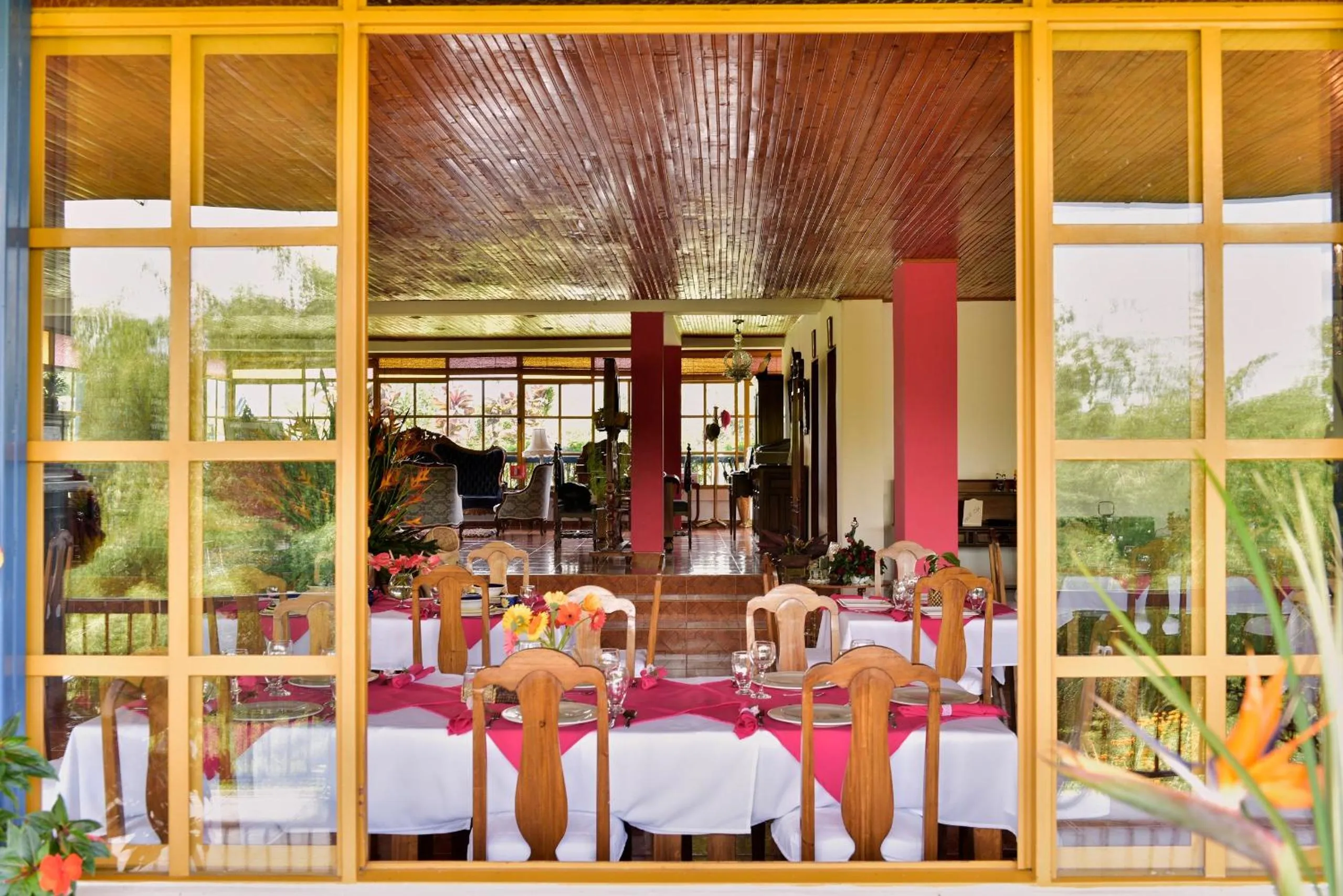 Restaurant/places to eat in Finca Hotel Los Girasoles