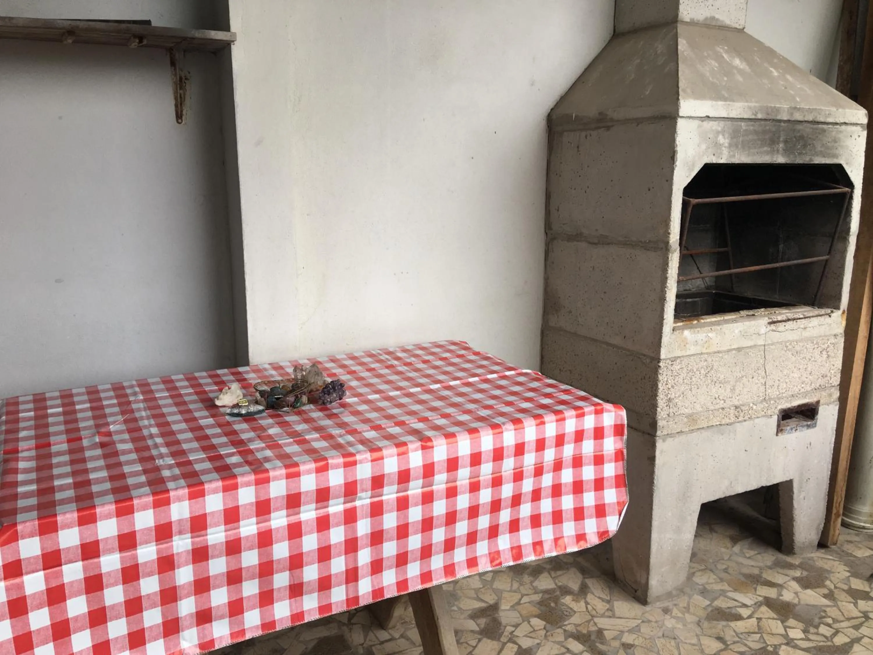 BBQ facilities in La Melangerie - Hostel